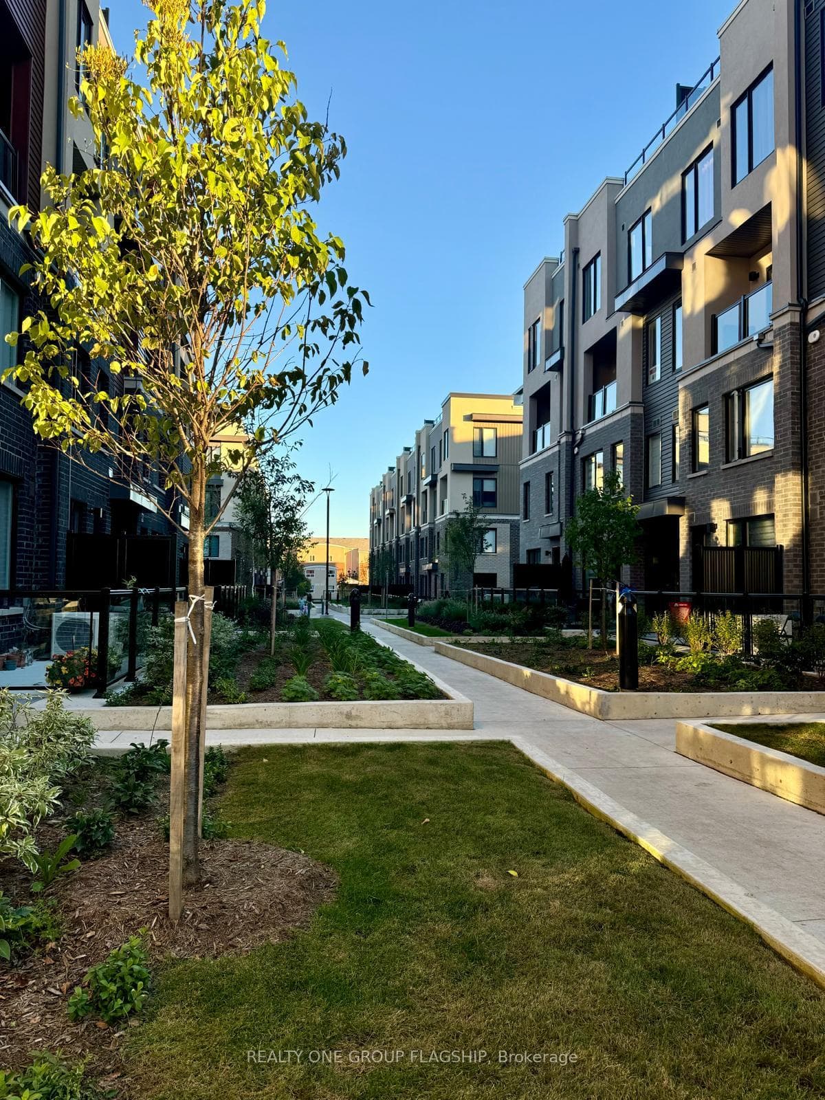 3421 Ridgeway Drive Unit 11, Mississauga, ON L5L 5T3 - Photo 1