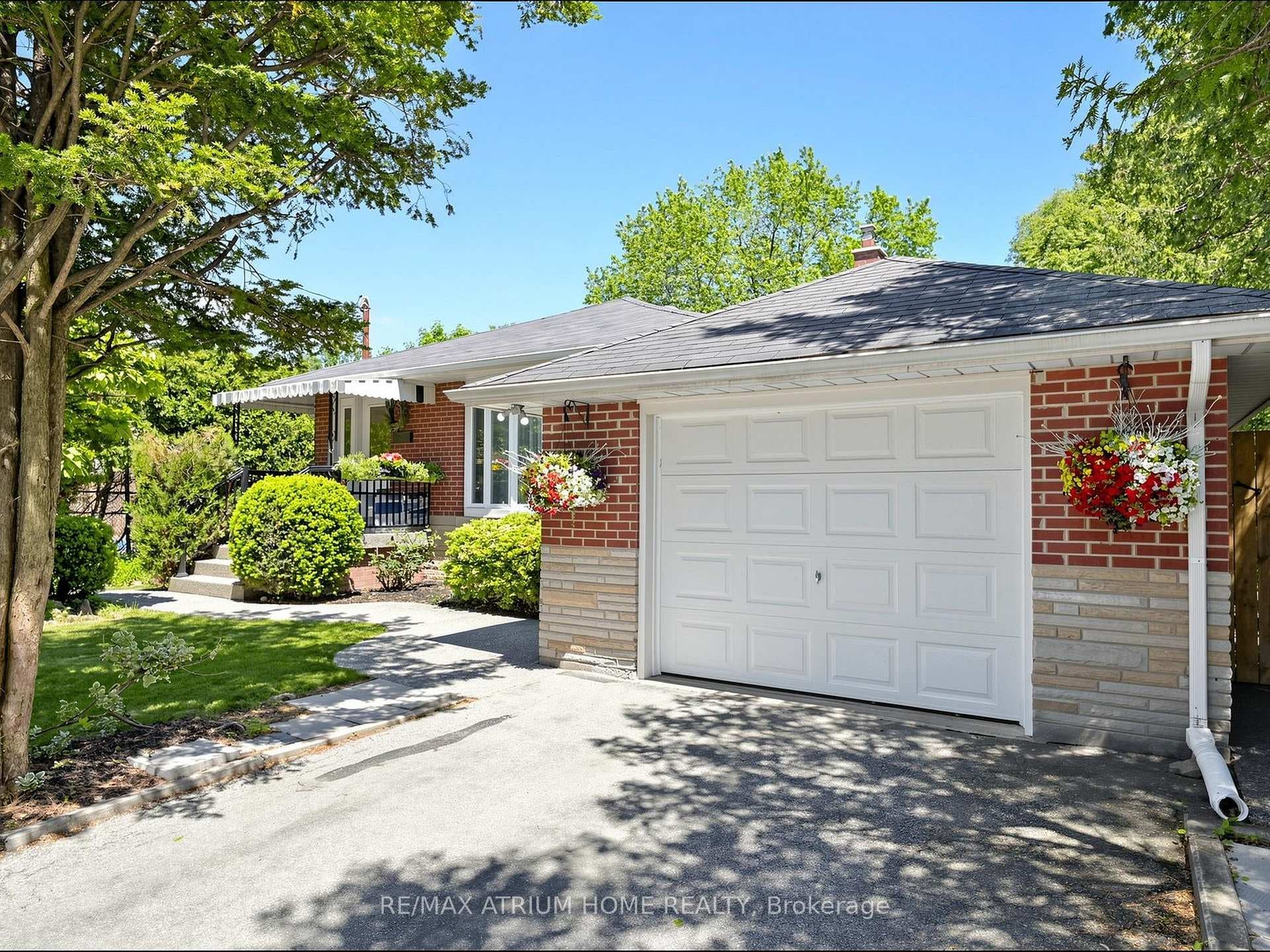 606 Parkside Drive, Oakville, ON L6K 1P8 - Photo 1