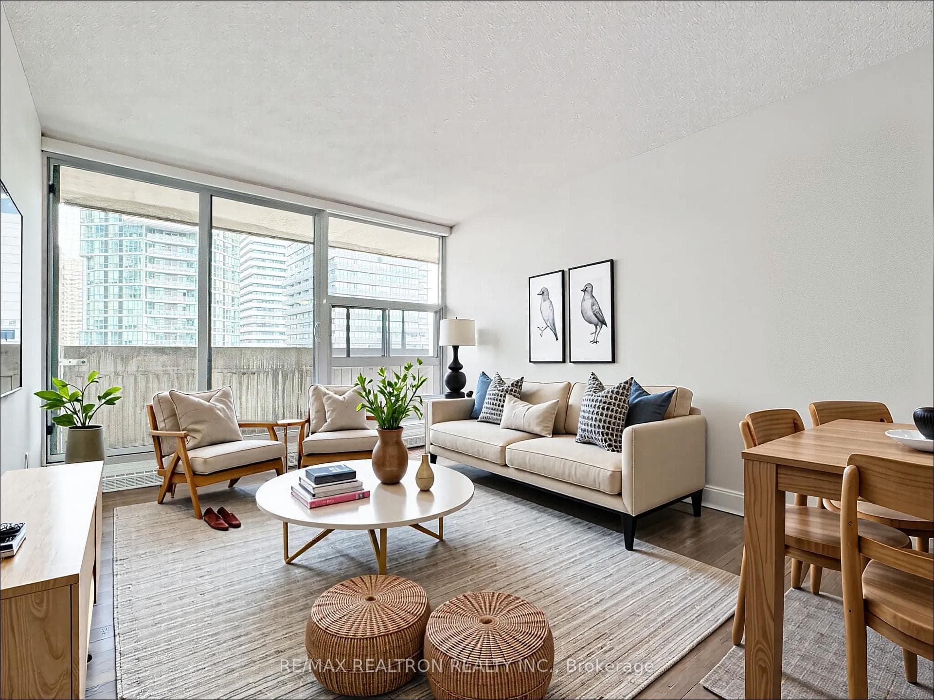 33 Isabella Street Unit 2407, Regent Park / Cabbagetown / St. James Town, ON M4Y 2P7 - Photo 1