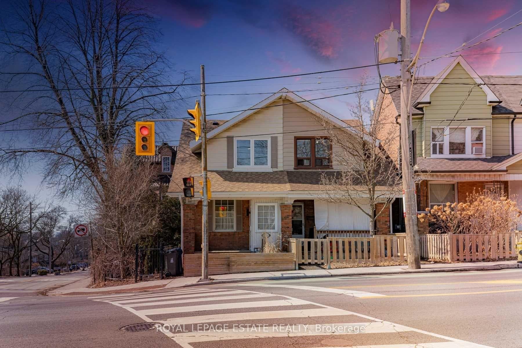 568 Woodbine Avenue Unit A, The Beaches / Upper Beaches, ON M4E 2H8 - Photo 1