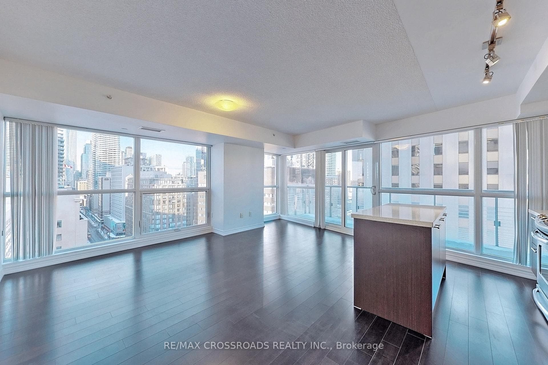 386 Yonge Street Unit 1602, Downtown Toronto / Waterfront, ON M5B 0A5 - Photo 1