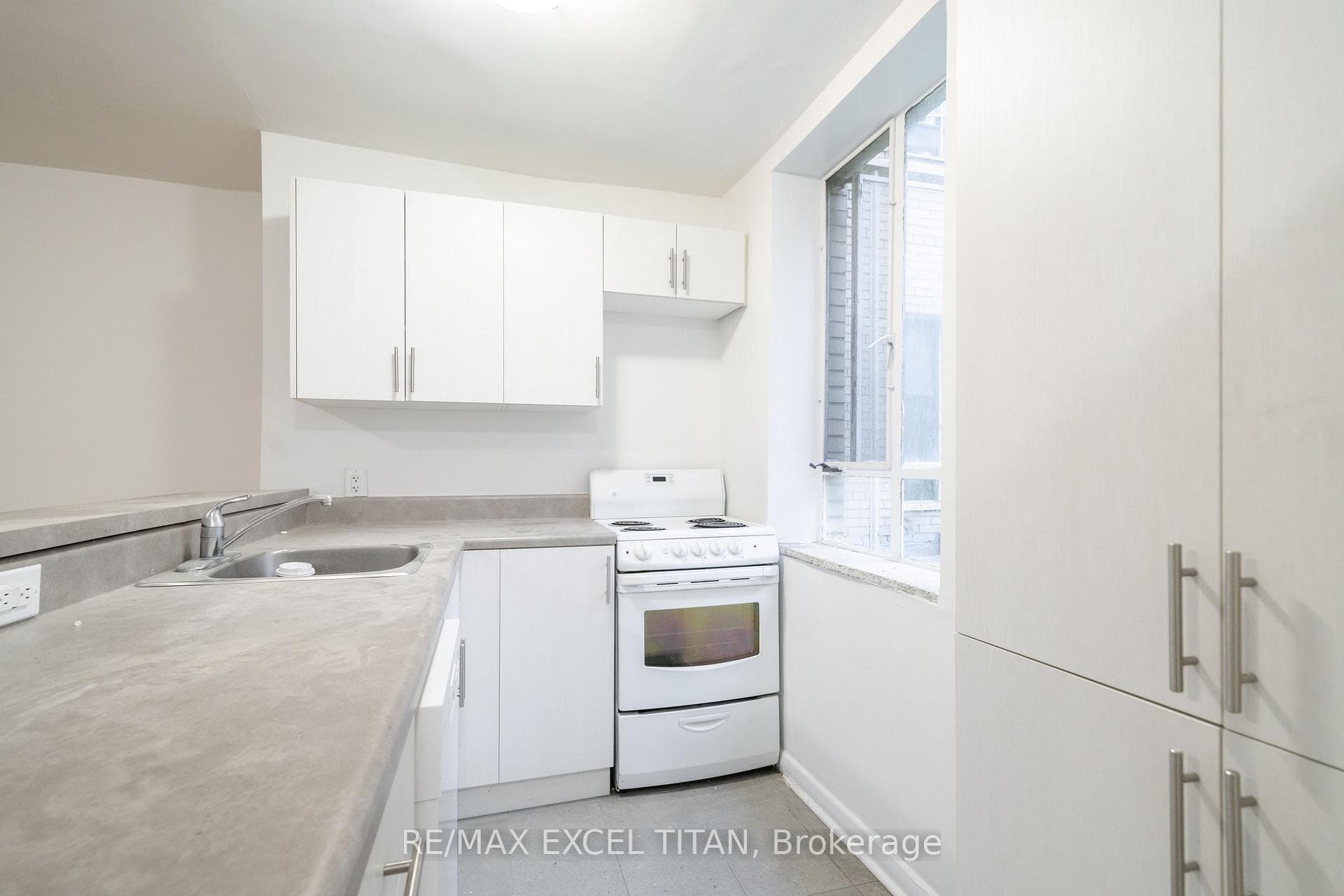 77 Erskine Avenue Unit M9, Toronto C10