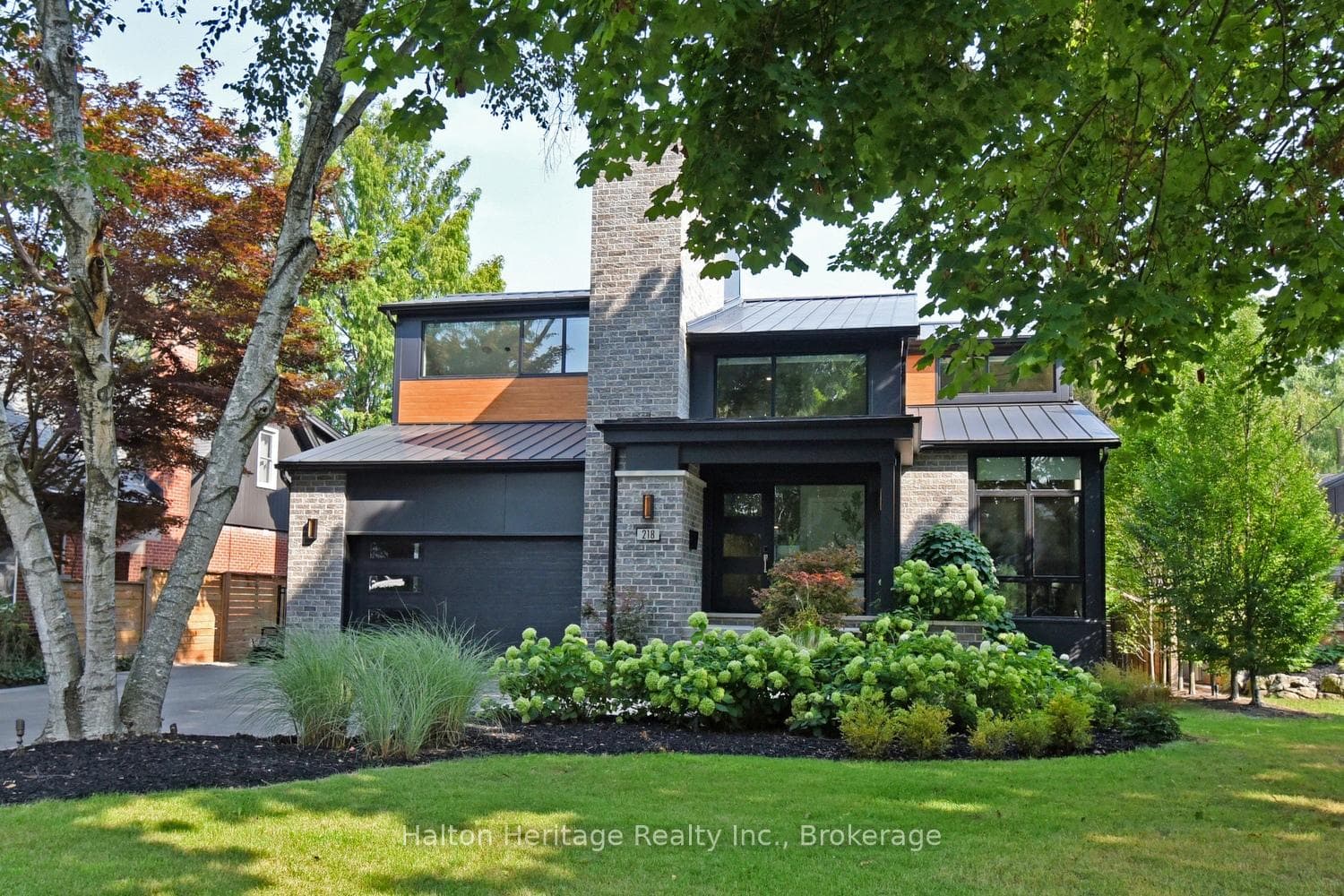 218 Ascot Place, Burlington, ON L7T 1Y4 - Photo 1