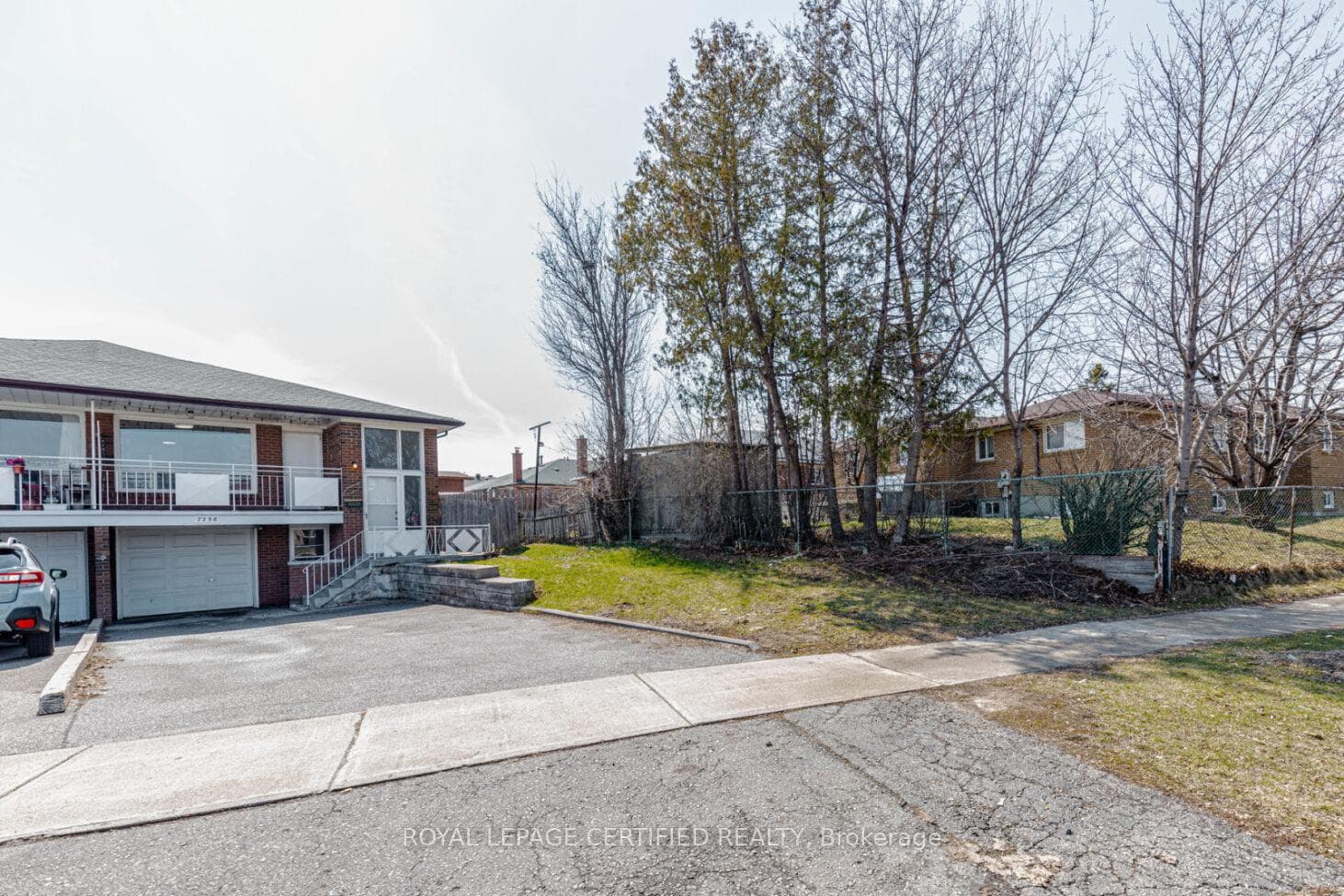 7256 Lancaster Avenue, Mississauga, ON L4T 2L6 - Photo 1