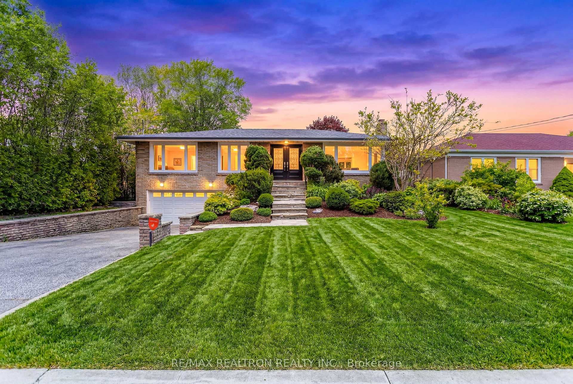 104 Waterloo Avenue, North York (Bathurst Manor / Clanton Park), ON M3H 3Y5 - Photo 1