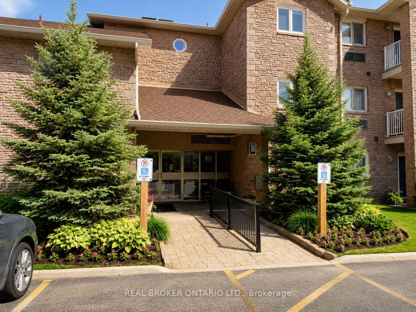 3050 Pinemeadow Drive Unit 30, Burlington, ON L7M 3X5 - Photo 1