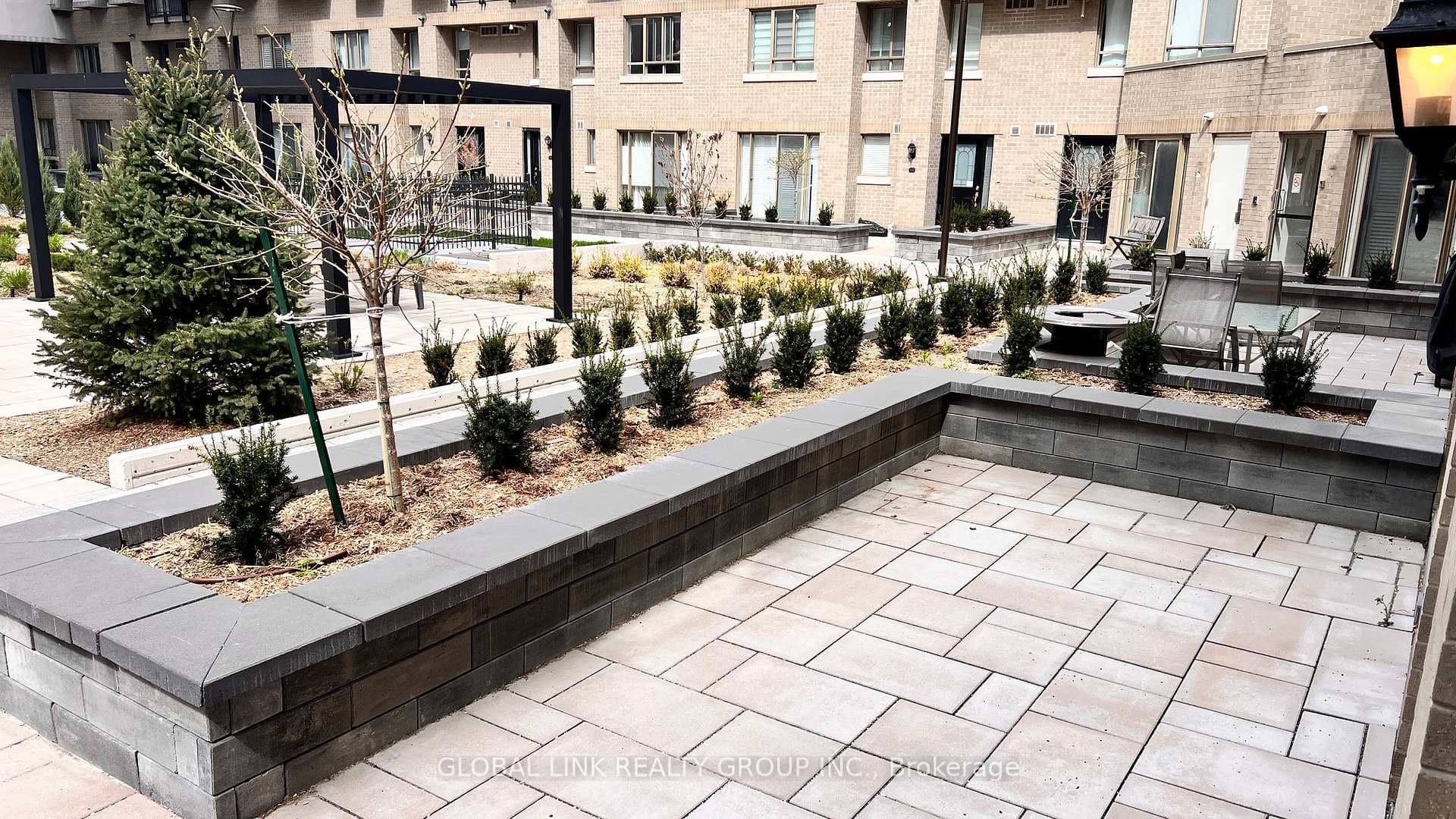 38 Hollywood Avenue Unit 110, Toronto C14