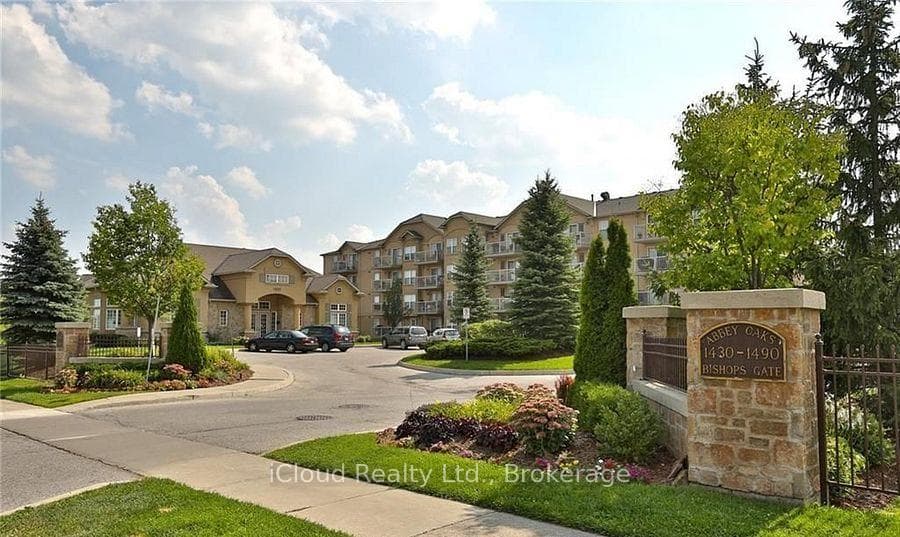 1470 Bishops Gate Unit 104, Oakville, ON L6M 4N2 - Photo 1