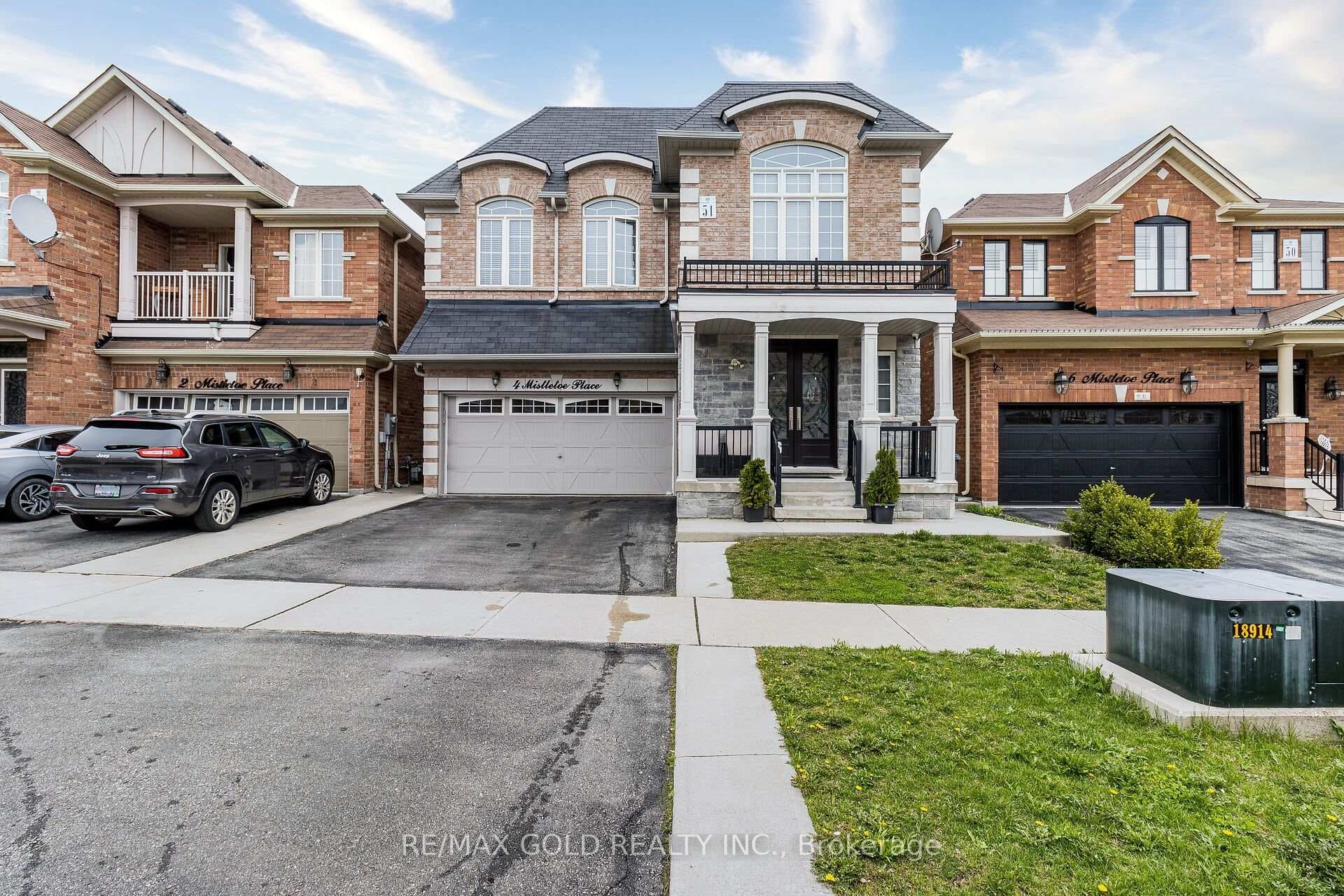 4 Mistletoe Place, Brampton, ON L6Y 0G4 - Photo 1
