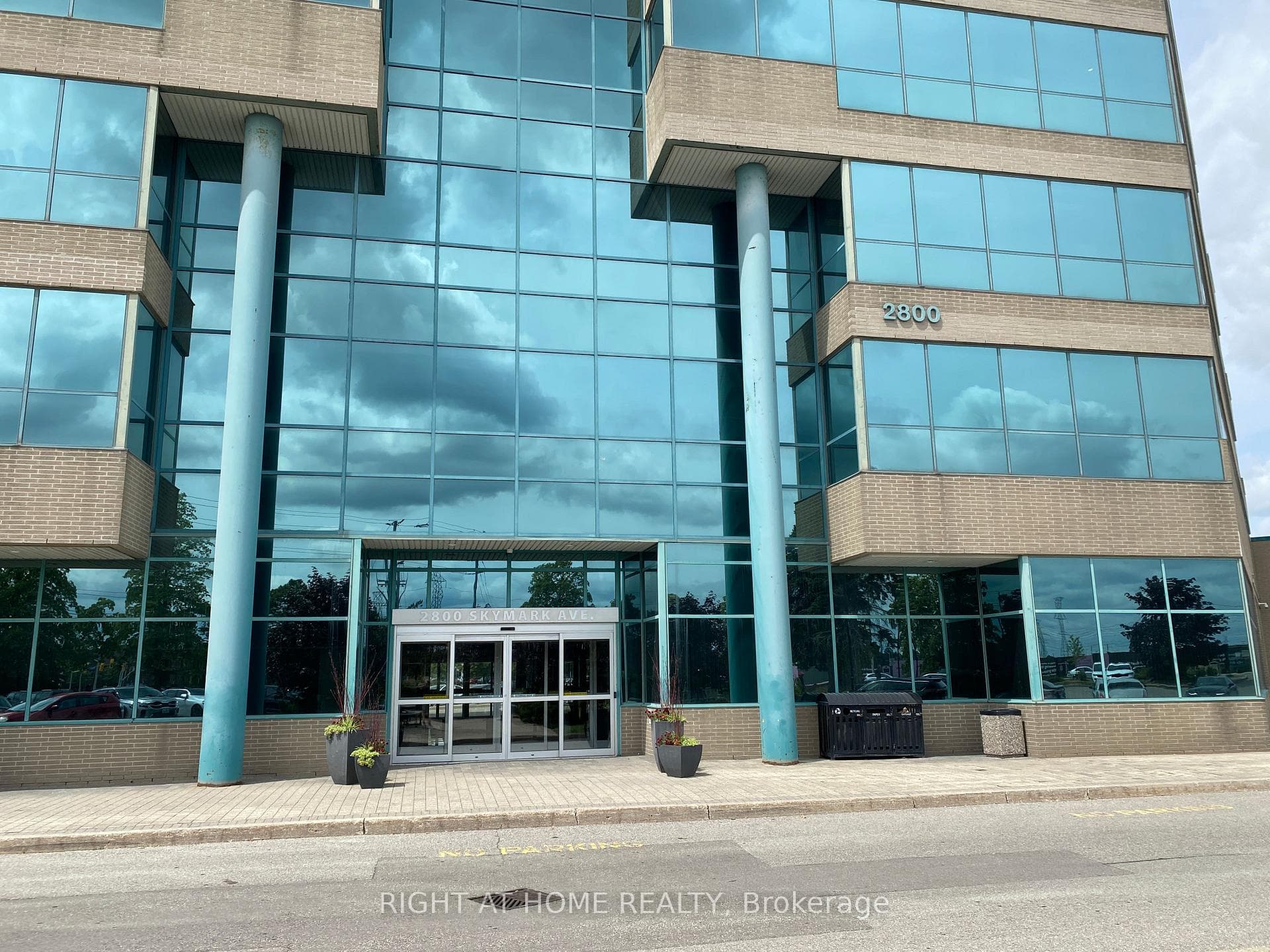 2800 Skymark Avenue Unit 32, Mississauga, ON L4W 5A6 - Photo 1