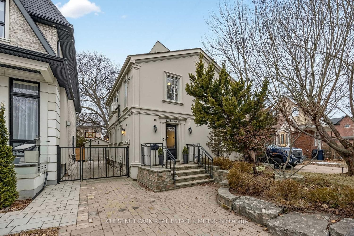 122 Randolph Road, Flemingdon Park / Don Mills, ON M4G 3R9 - Photo 1