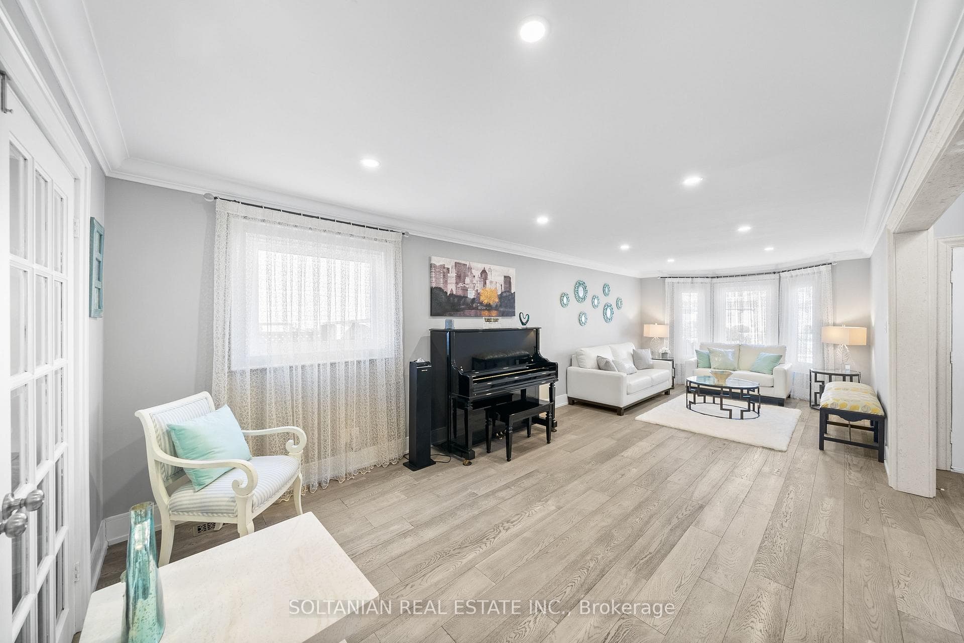 9 Tollbar Court, Richmond Hill, ON L4C 9J4 - Photo 1