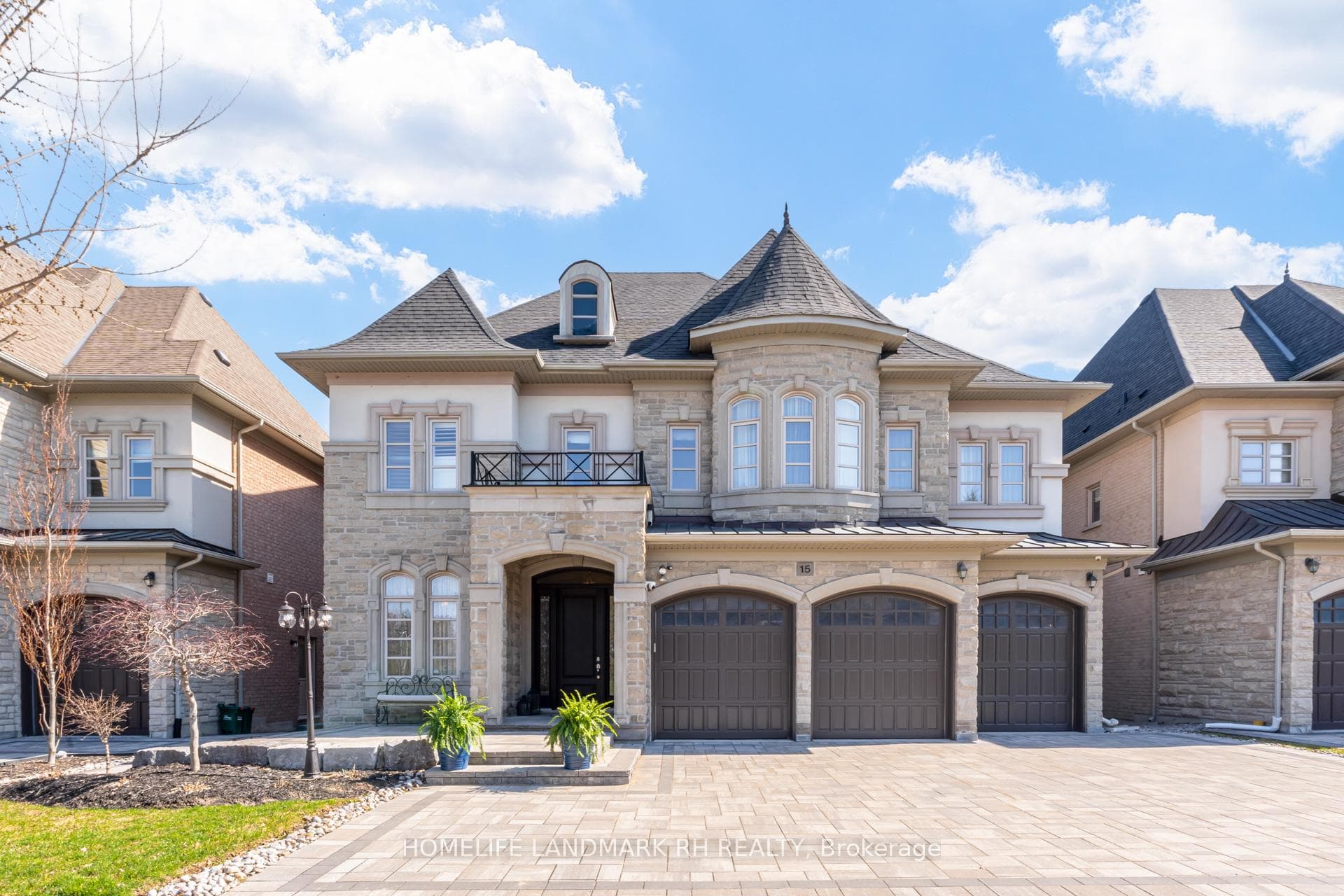 15 Finesse Court, Richmond Hill, ON L4E 0W7 - Photo 1