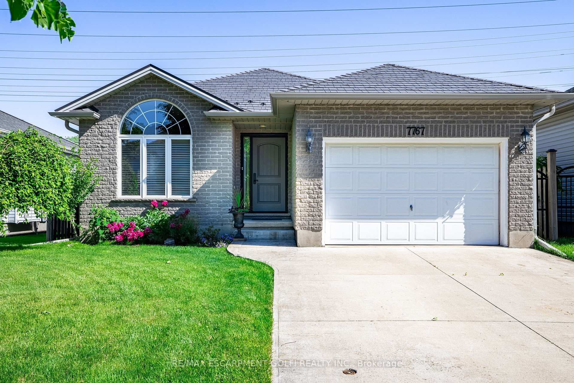 7767 Charnwood Avenue, Niagara Falls