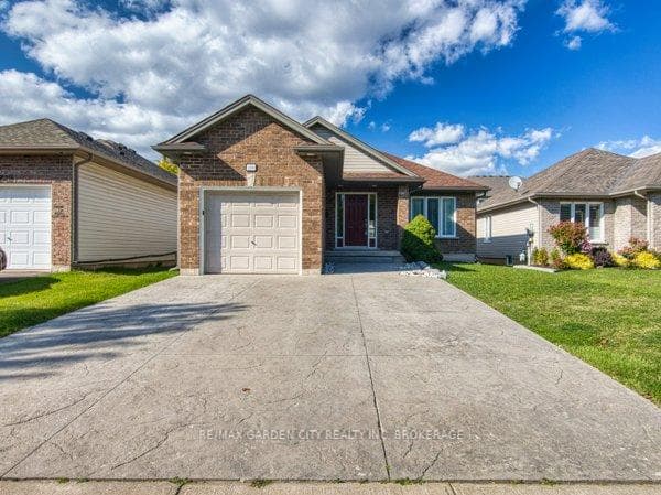 180 Drapers Street, Welland, ON L3C 7N2 - Photo 1