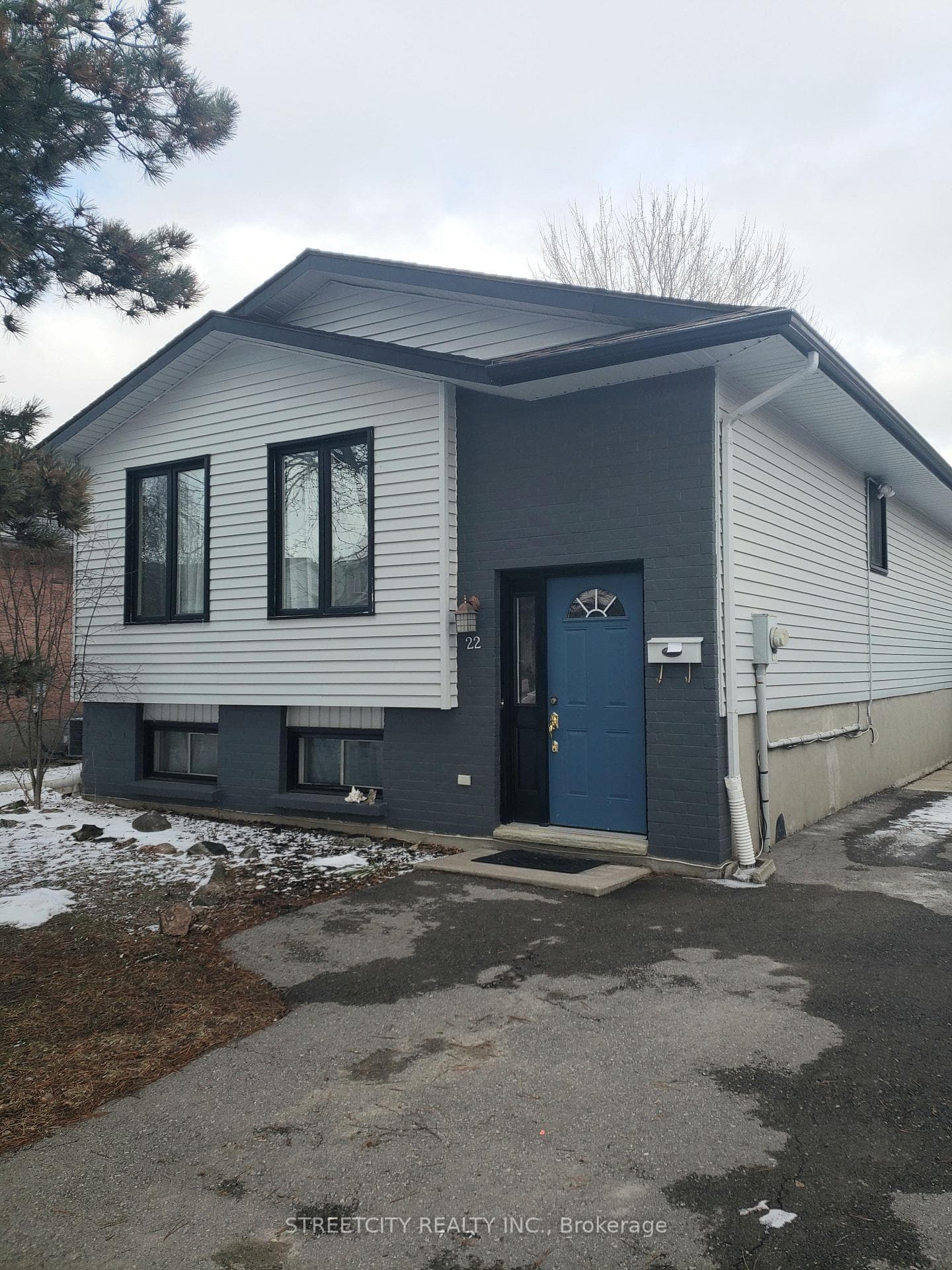 22 Erica Crescent, London South, ON N6E 3P4 - Photo 1
