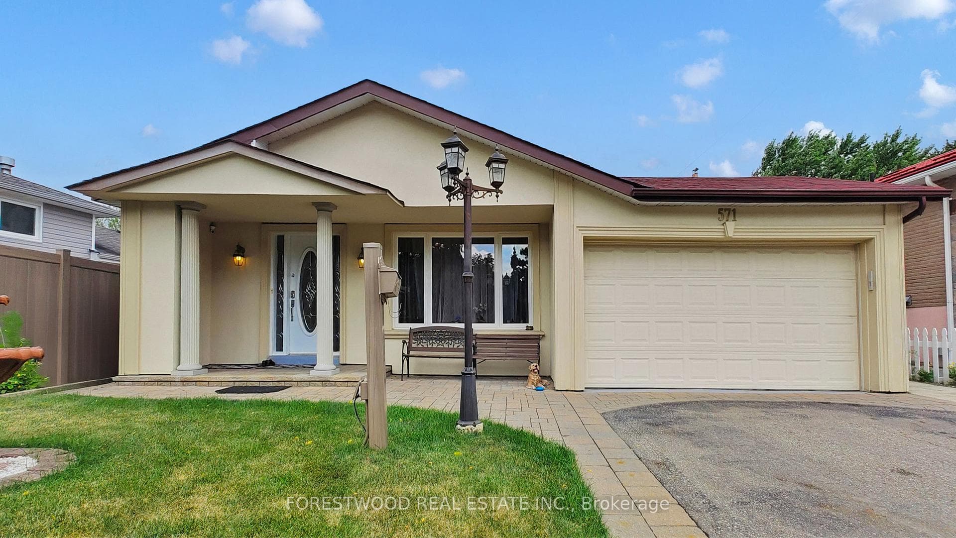 571 Silver Creek Boulevard, Mississauga, ON L5A 2B6 - Photo 1