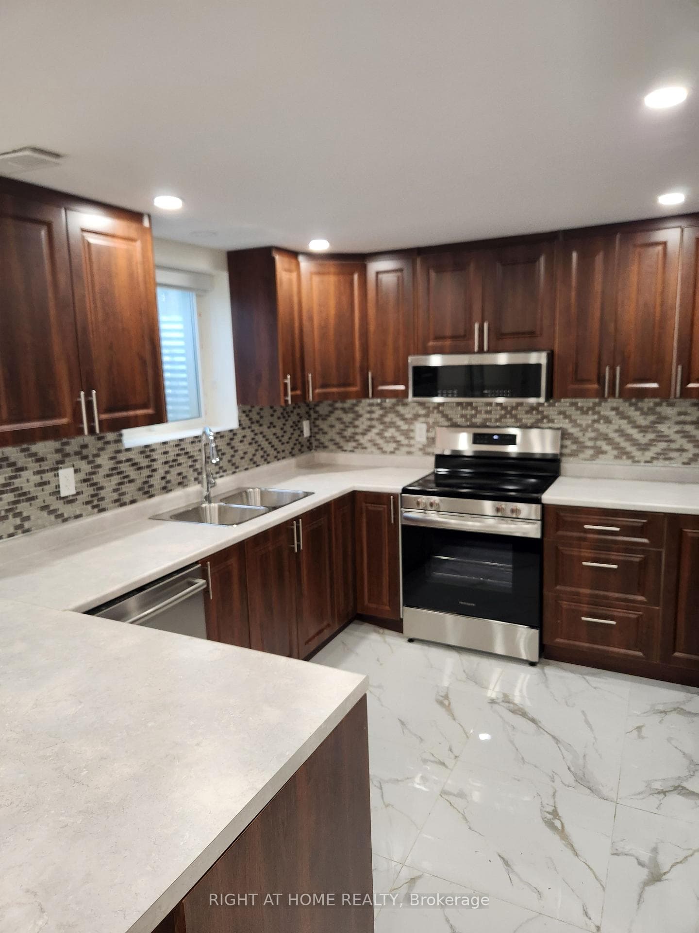 62 Pineway Place Unit Basement, Brampton, ON L6S 5S4 - Photo 1