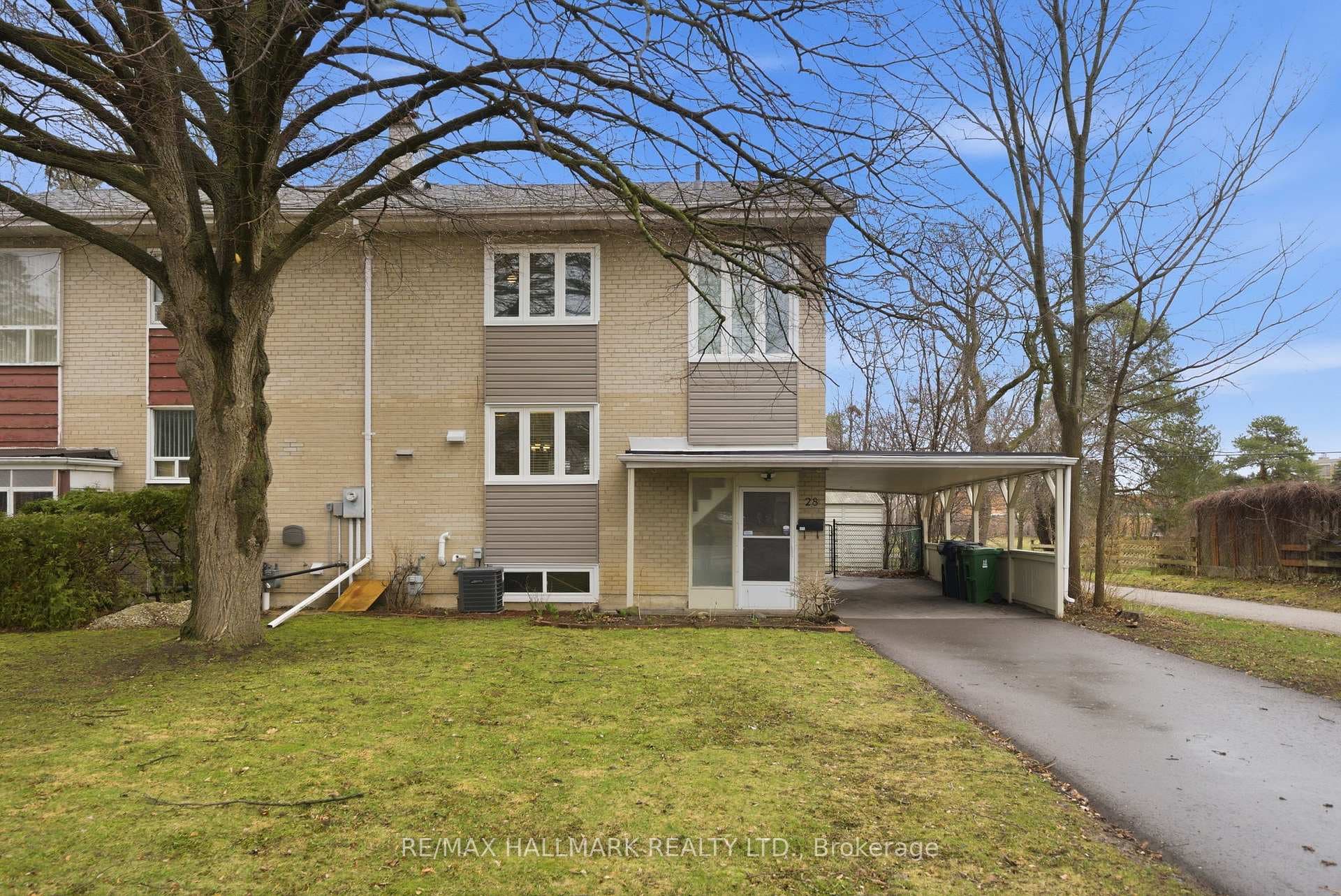 28 Langbourne Place, Don Mills / Parkwoods / Victoria Village, ON M3B 1A9 - Photo 1