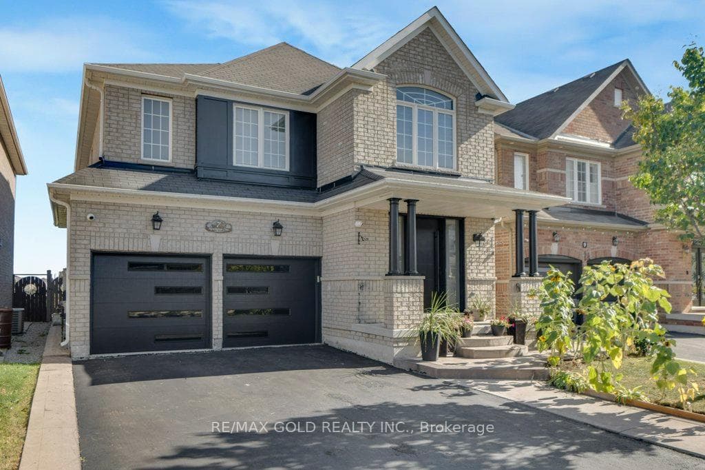 7 NEWINGTON Crescent, Brampton, ON L6P 3G3 - Photo 1