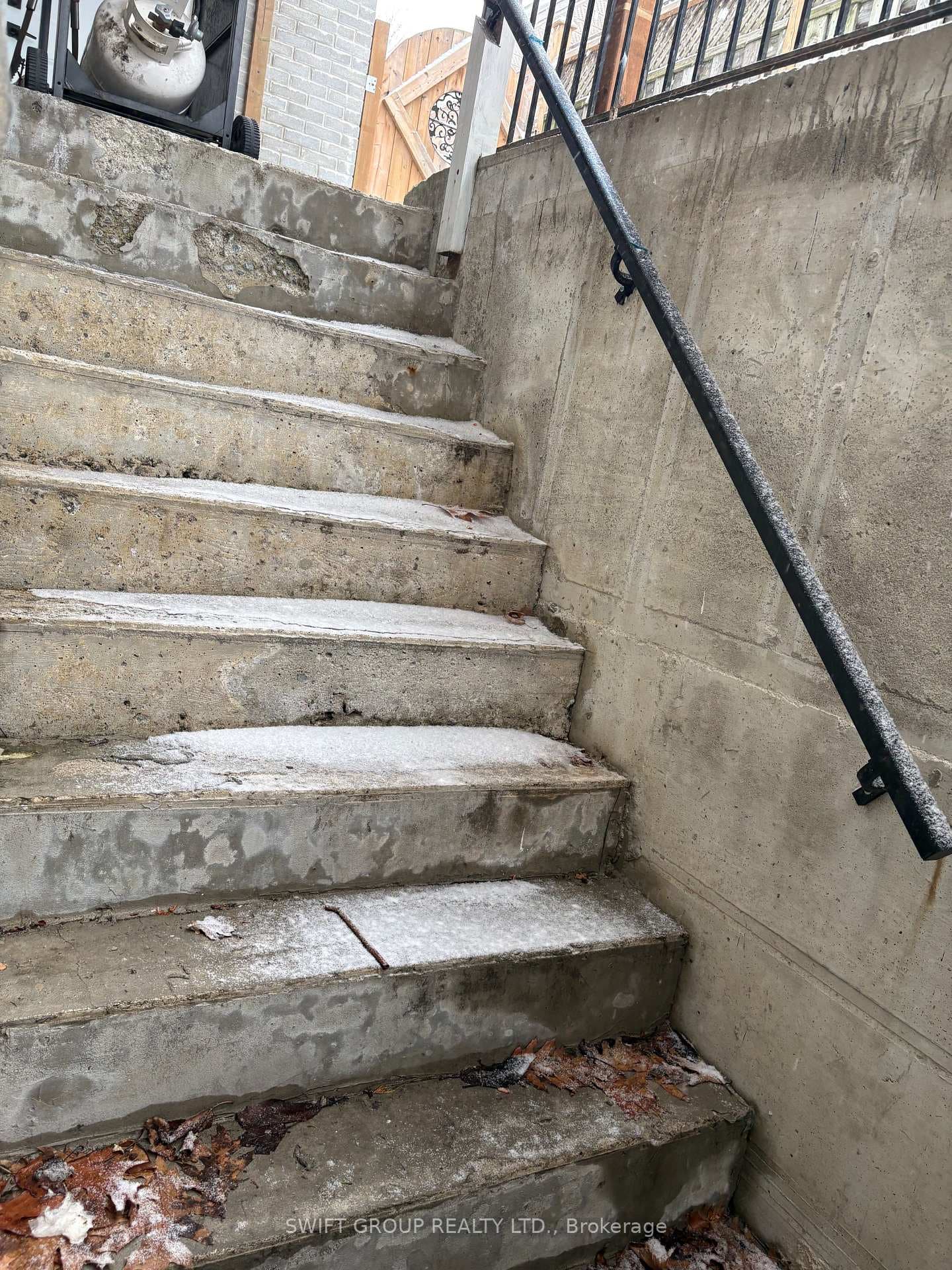 31 Irwin Drive Unit B, Whitby, ON L1N 9B8 - Photo 1