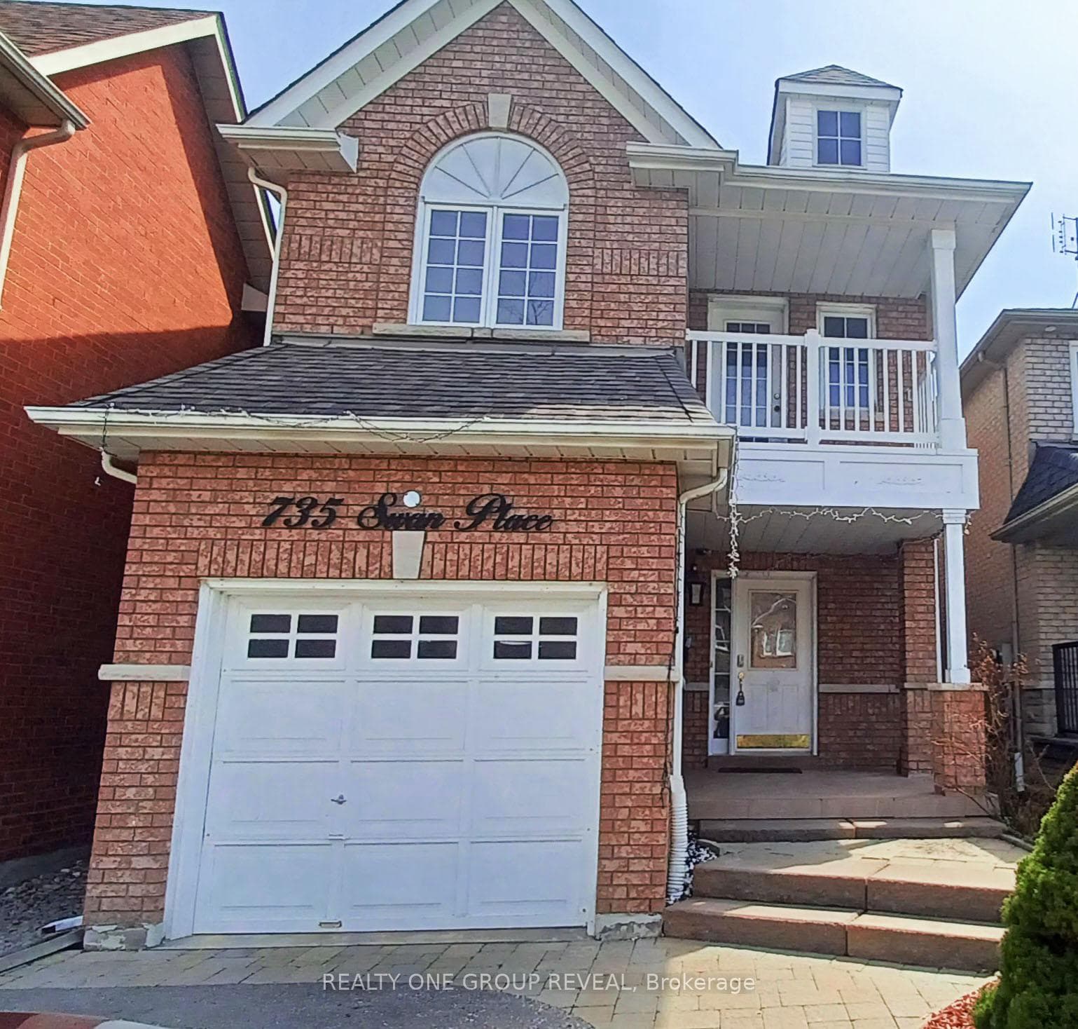 735 Swan Place, Pickering, ON L1X 2V7 - Photo 1