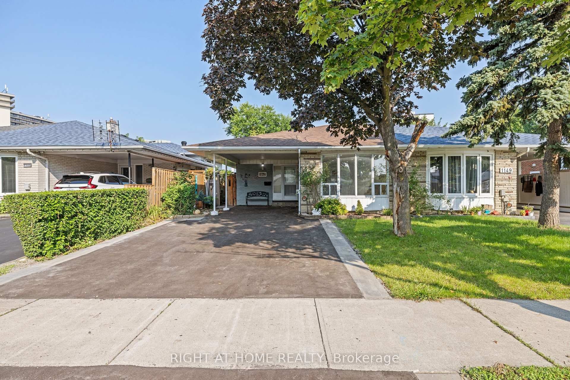 1147 Saturnia Crescent, Mississauga, ON L4Y 2M2 - Photo 1
