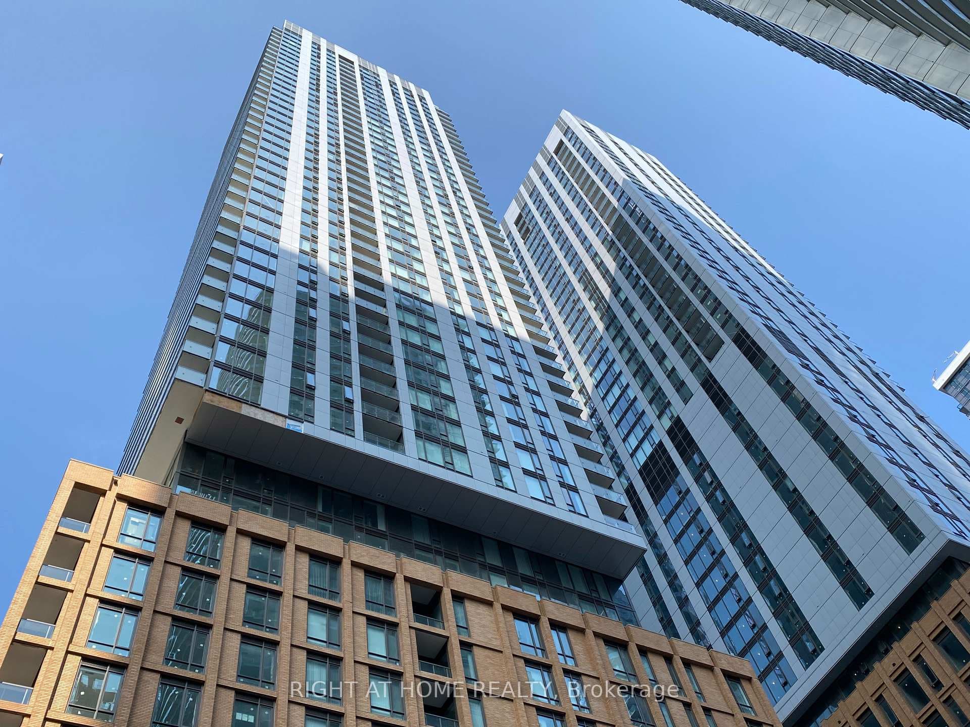 8 Widmer Street Unit 2205, Downtown Toronto / Waterfront, ON M5V 0W6 - Photo 1