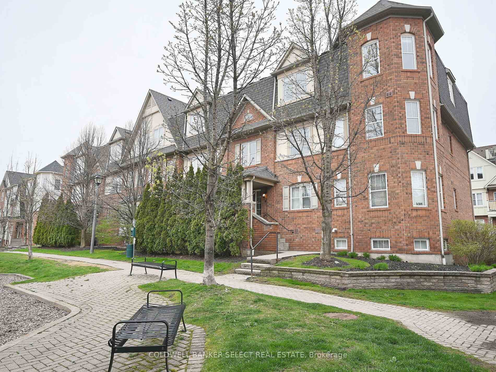 734 Neighbourhood Circle Unit 3, Mississauga, ON L5B 0B3 - Photo 1