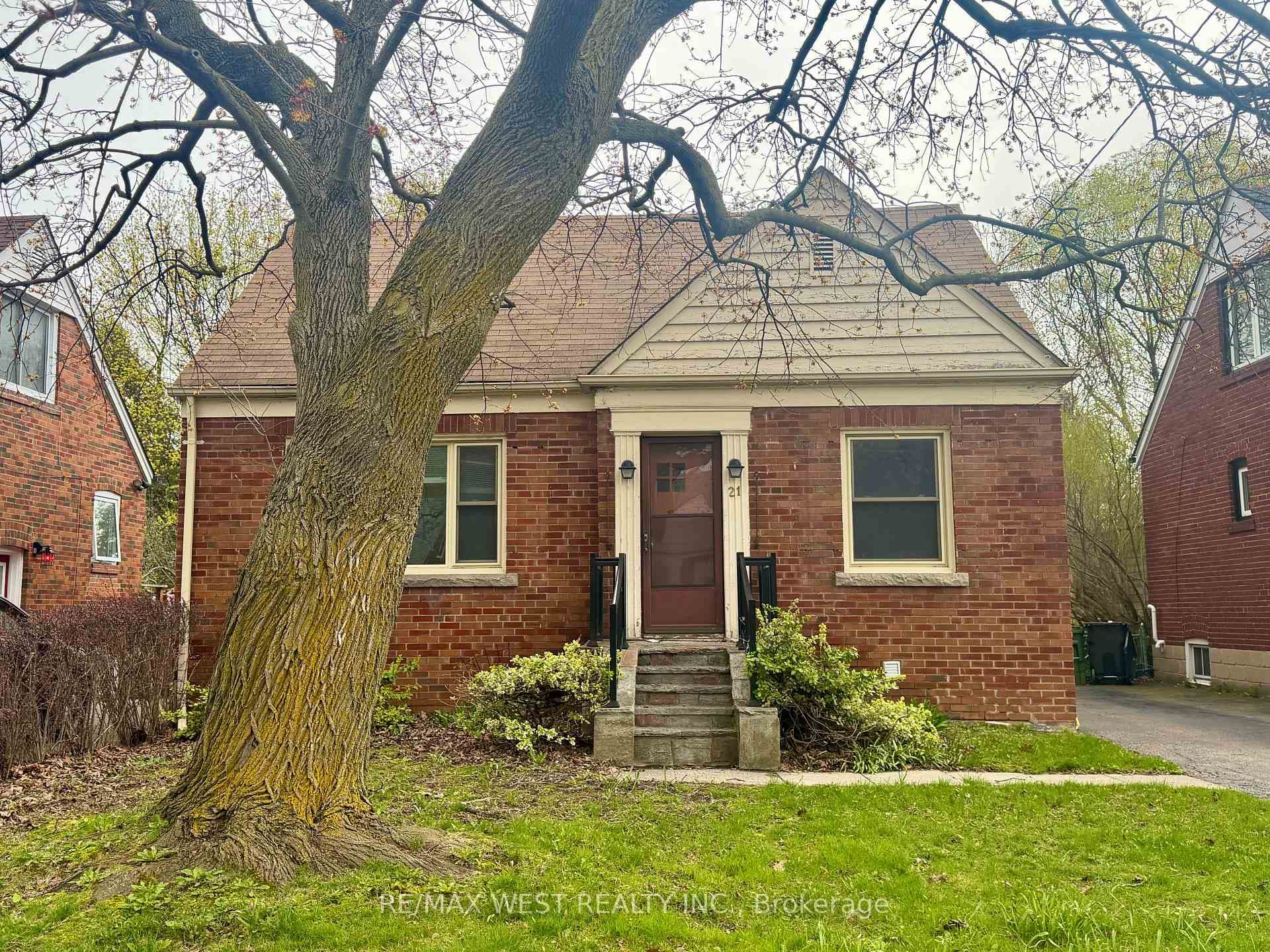 21 Plaxton Drive, Danforth / East York, ON M4B 2P6 - Photo 1