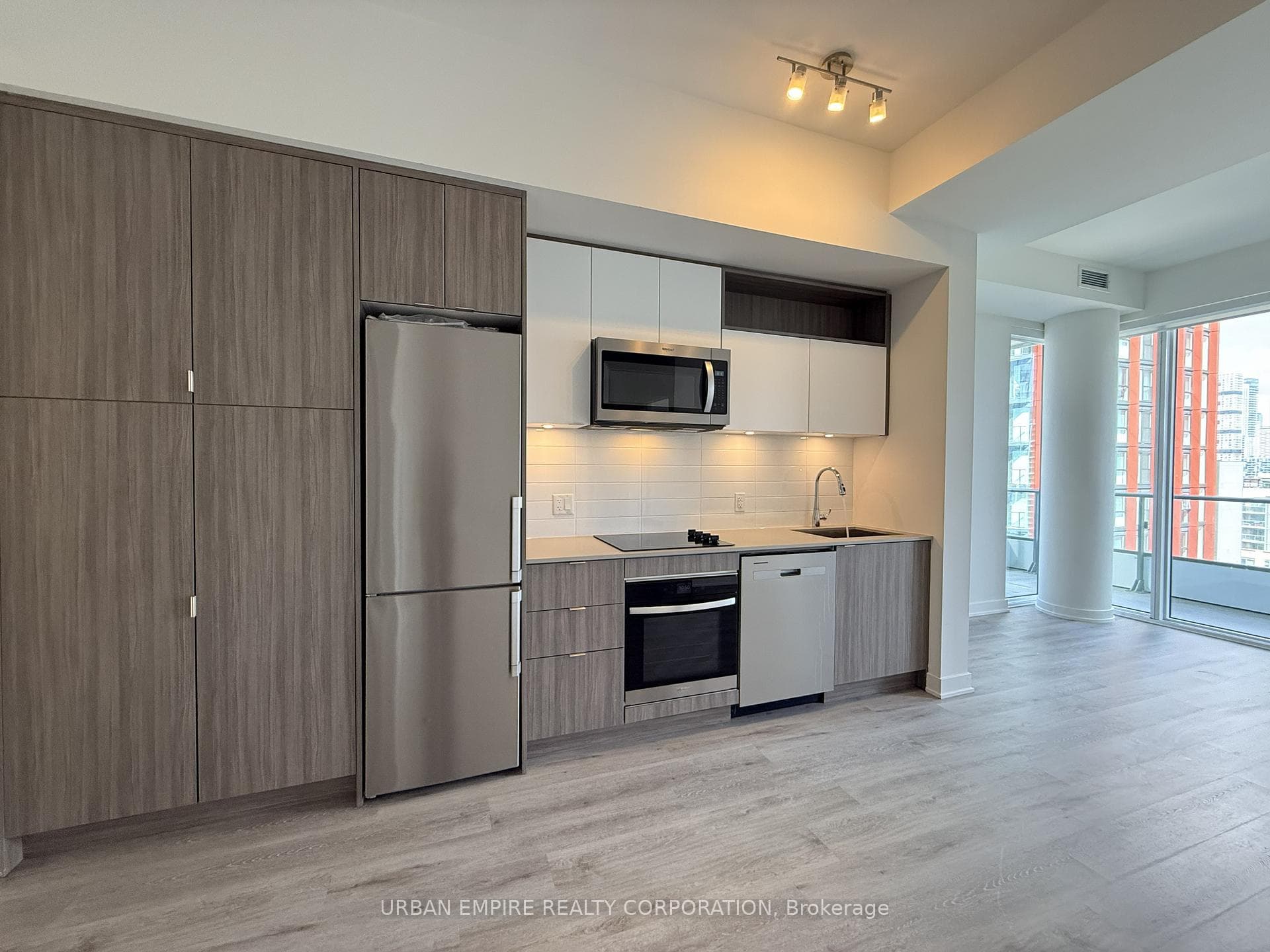 Kitchen & dining