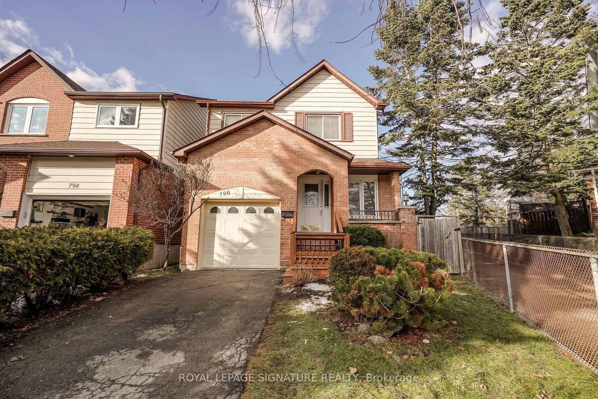796 Thistle Down Court, Mississauga, ON L5C 3K6 - Photo 1