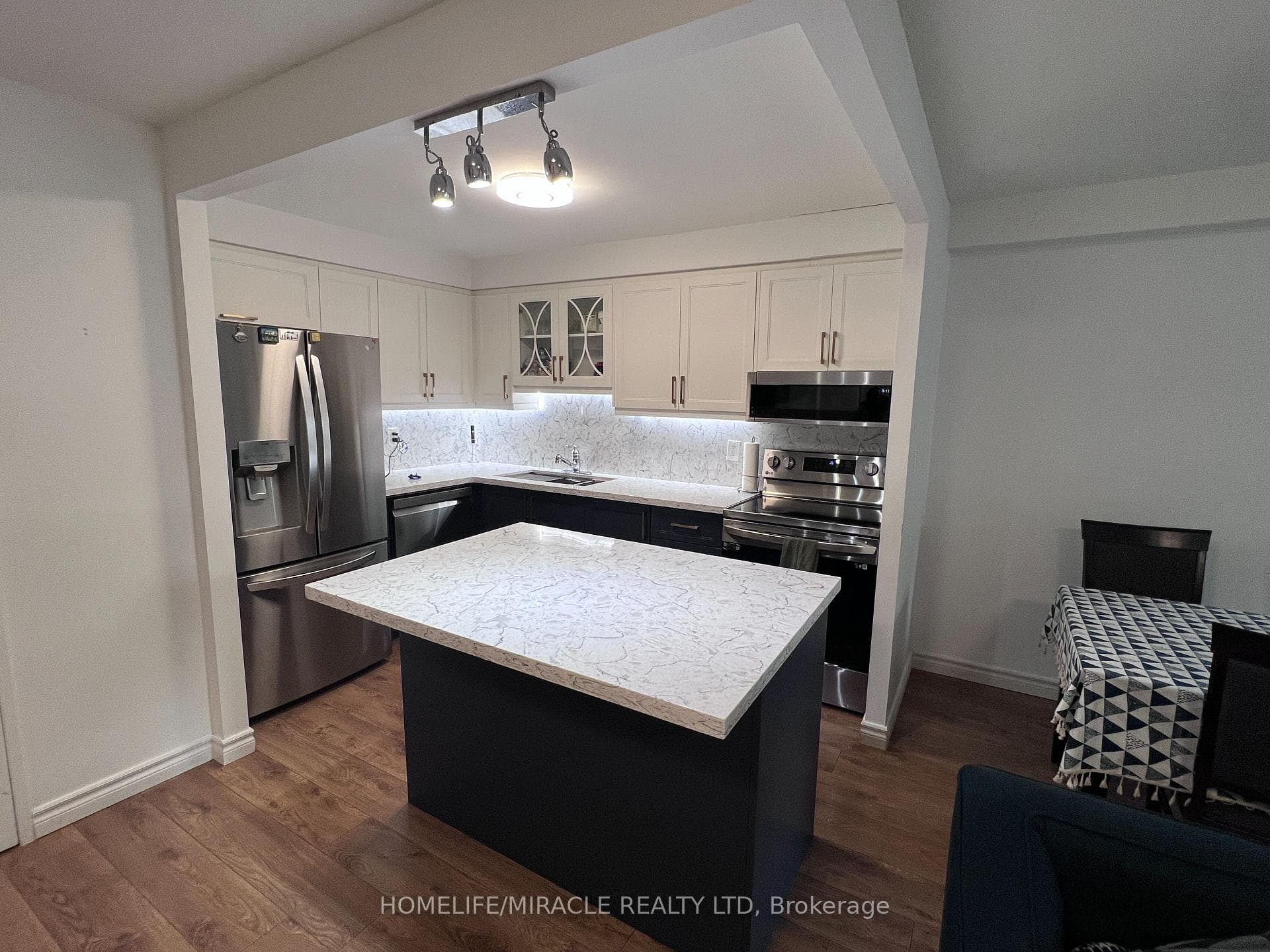 5 Shady Golfway N/A Unit 105, Flemingdon Park / Don Mills, ON M3C 3A5 - Photo 1
