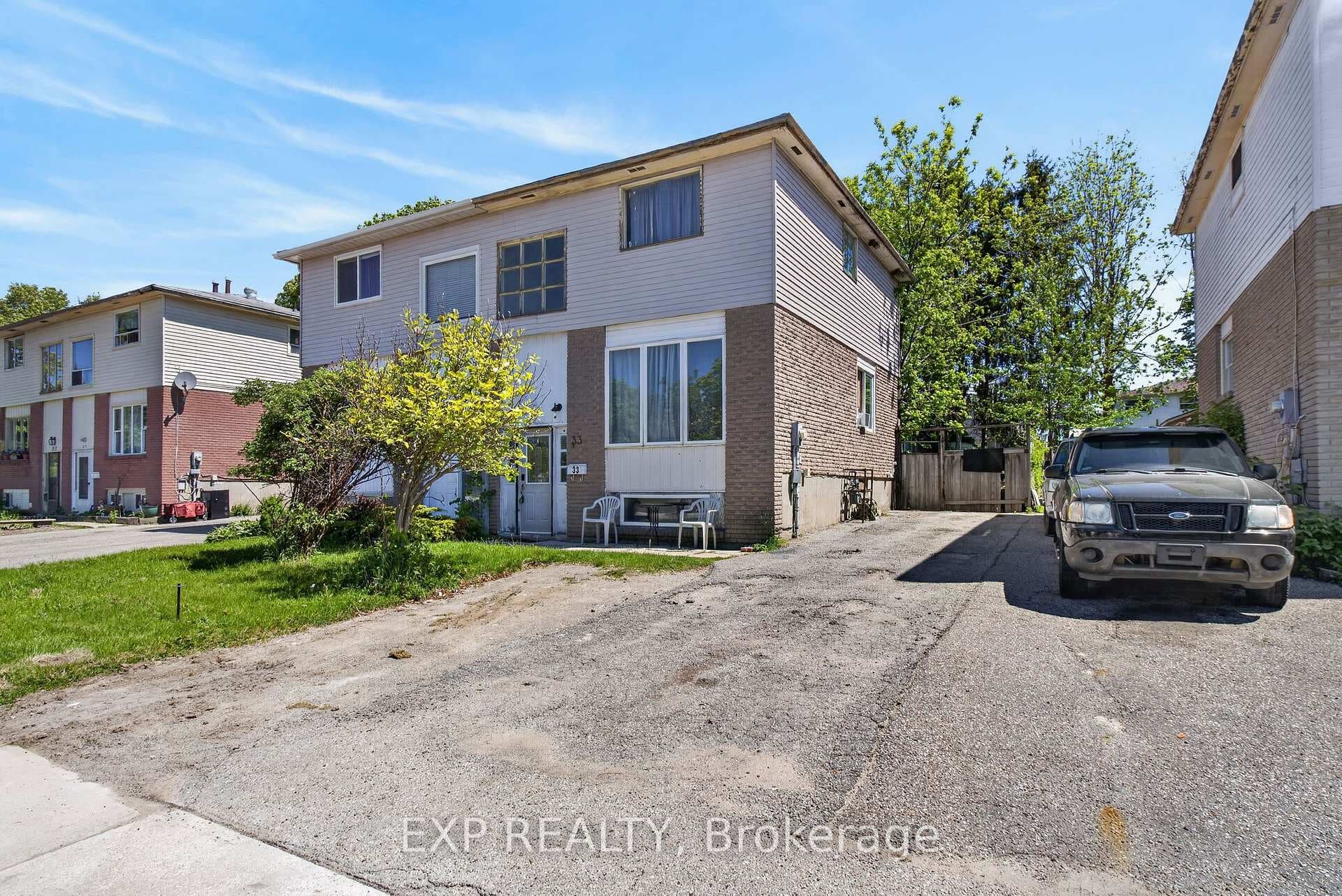 33 Carlton Road, Barrie, ON L4M 5K8 - Photo 1