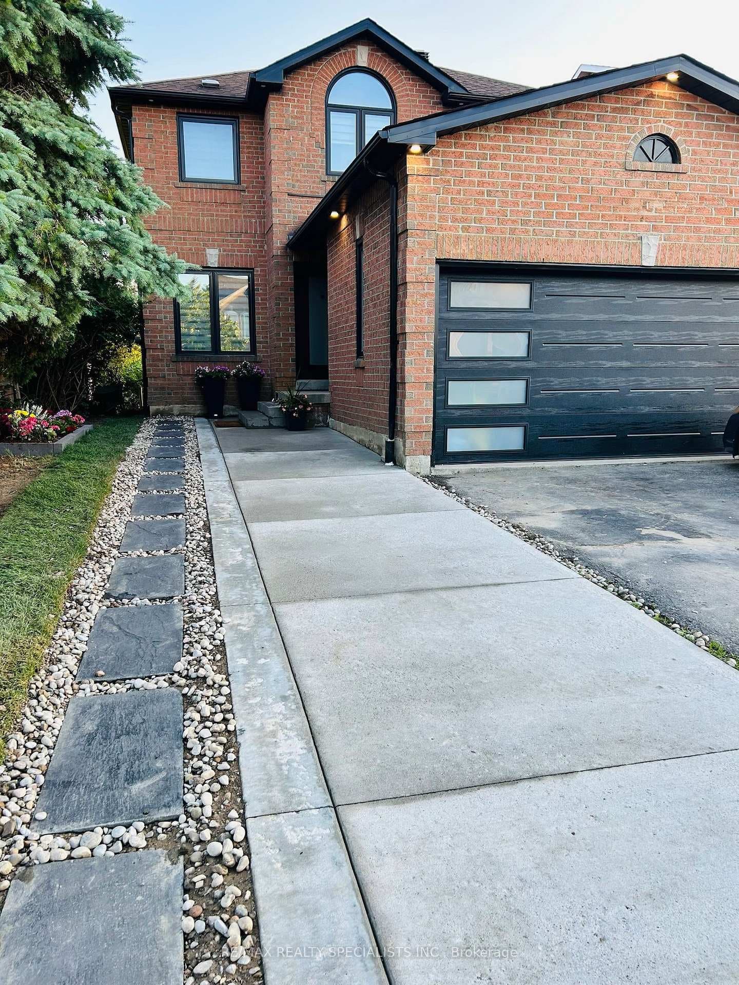 5336 Lismic Boulevard Unit MAIN & 2ND, Mississauga, ON L5V 1P5 - Photo 1