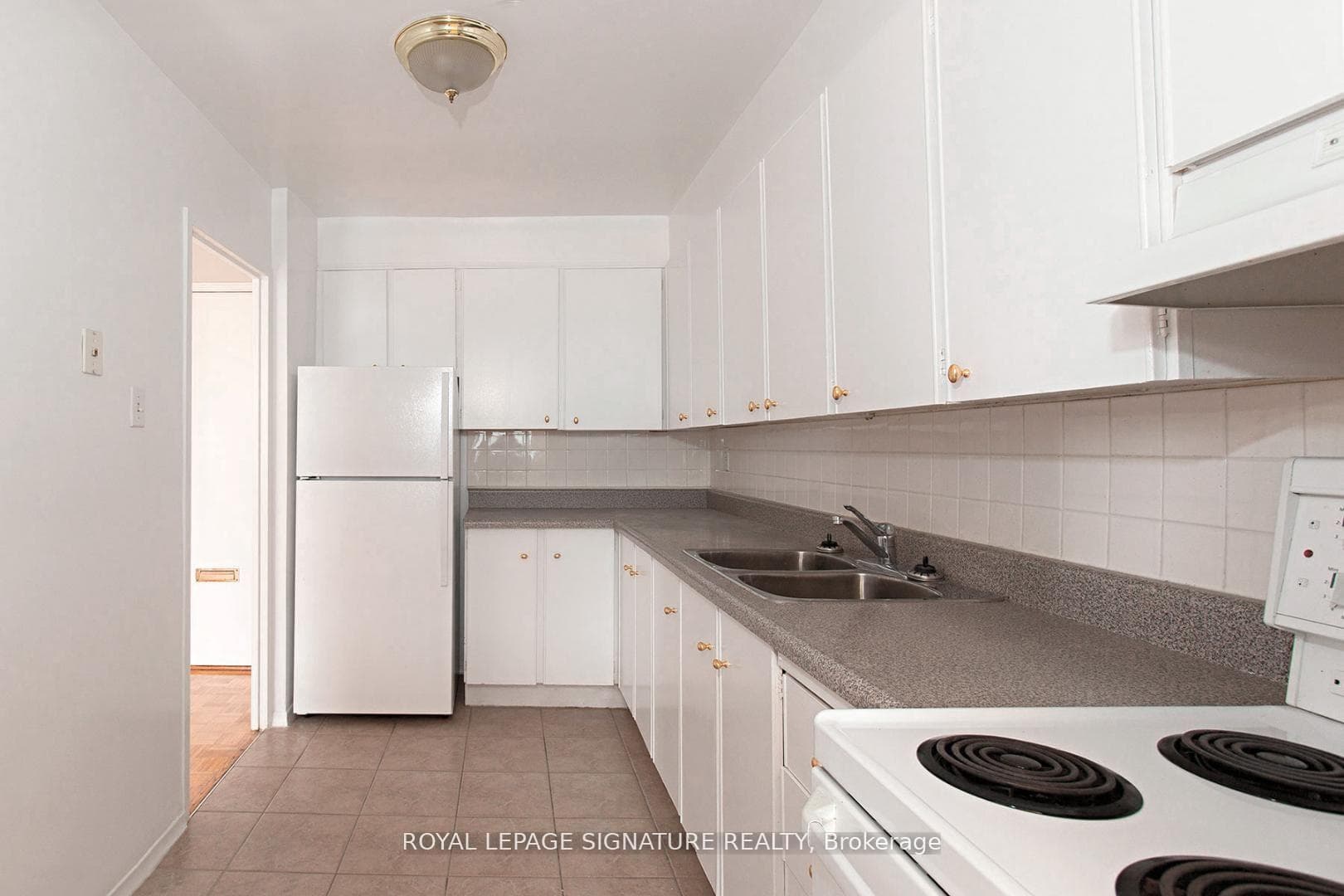 525 Eglinton Avenue Unit 203, Leaside / Davisville, ON M4P 1N5 - Photo 1