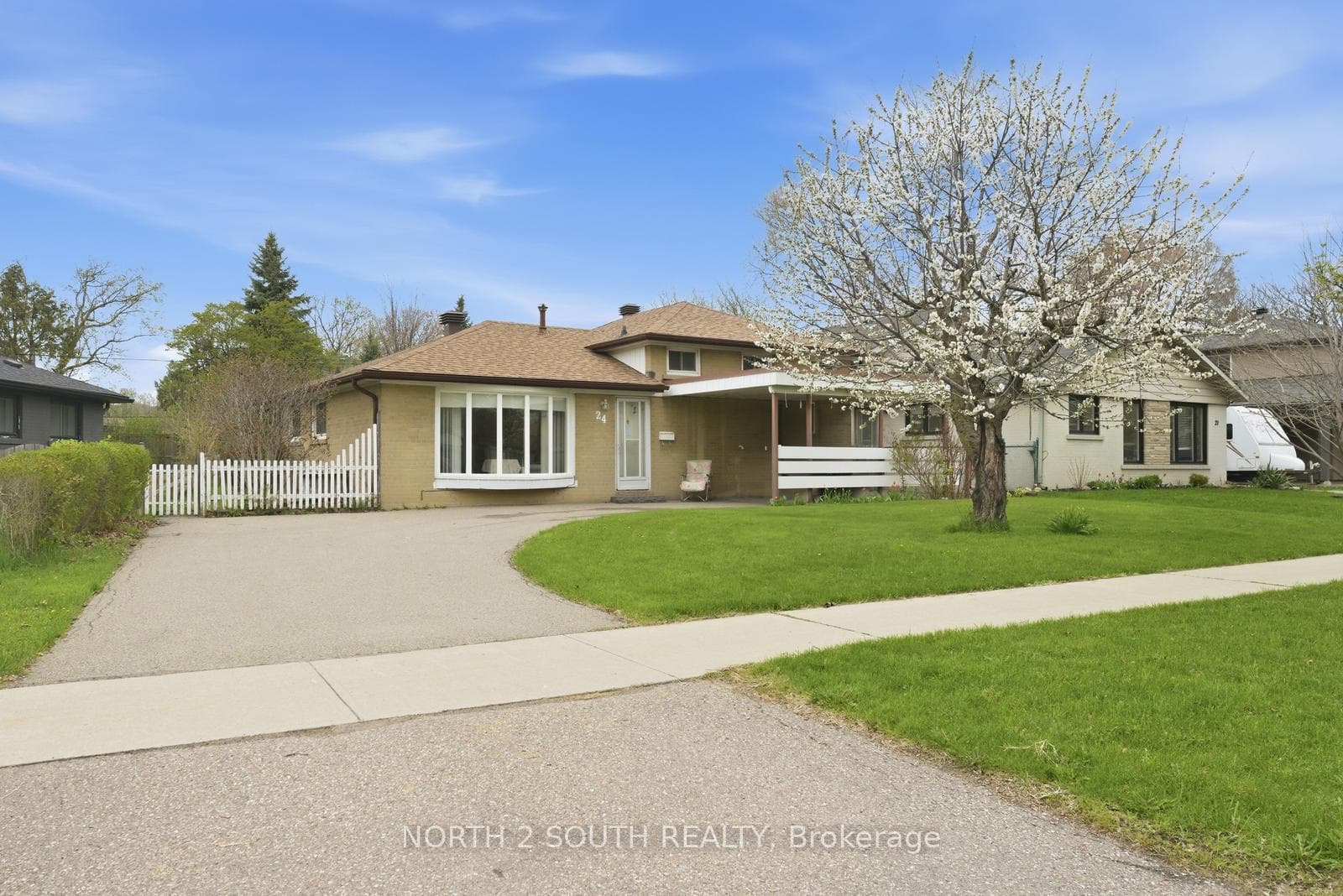 24 Vanderbrent Crescent, Etobicoke (Kingsview Village / Humber Heights), ON M9R 3W8 - Photo 1