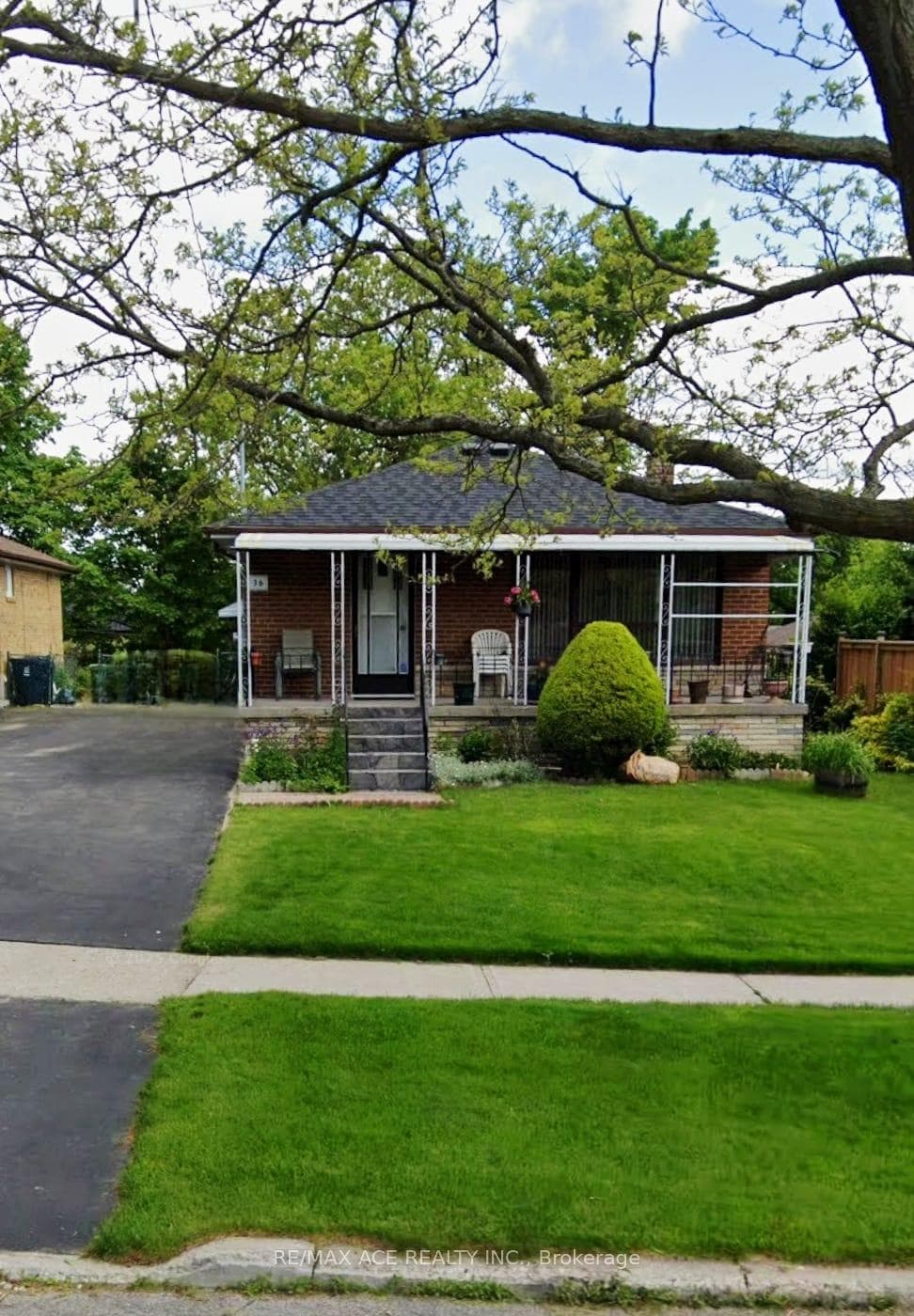 36 Delawana Drive, Scarborough (West Hill / Highland Creek), ON M1G 2A8 - Photo 1