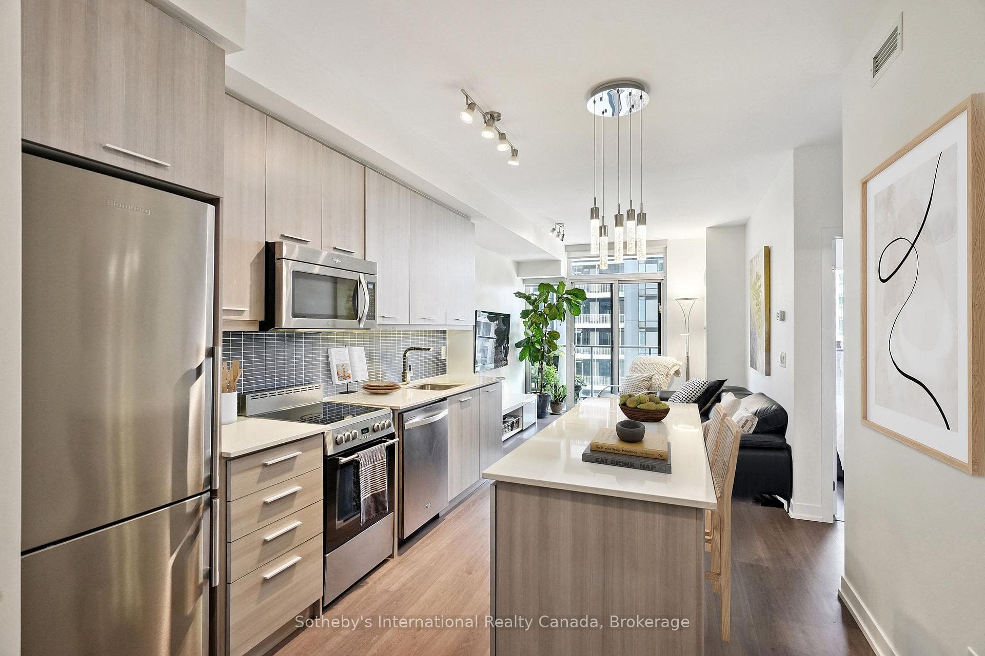105 George Street Unit 903, Toronto C08