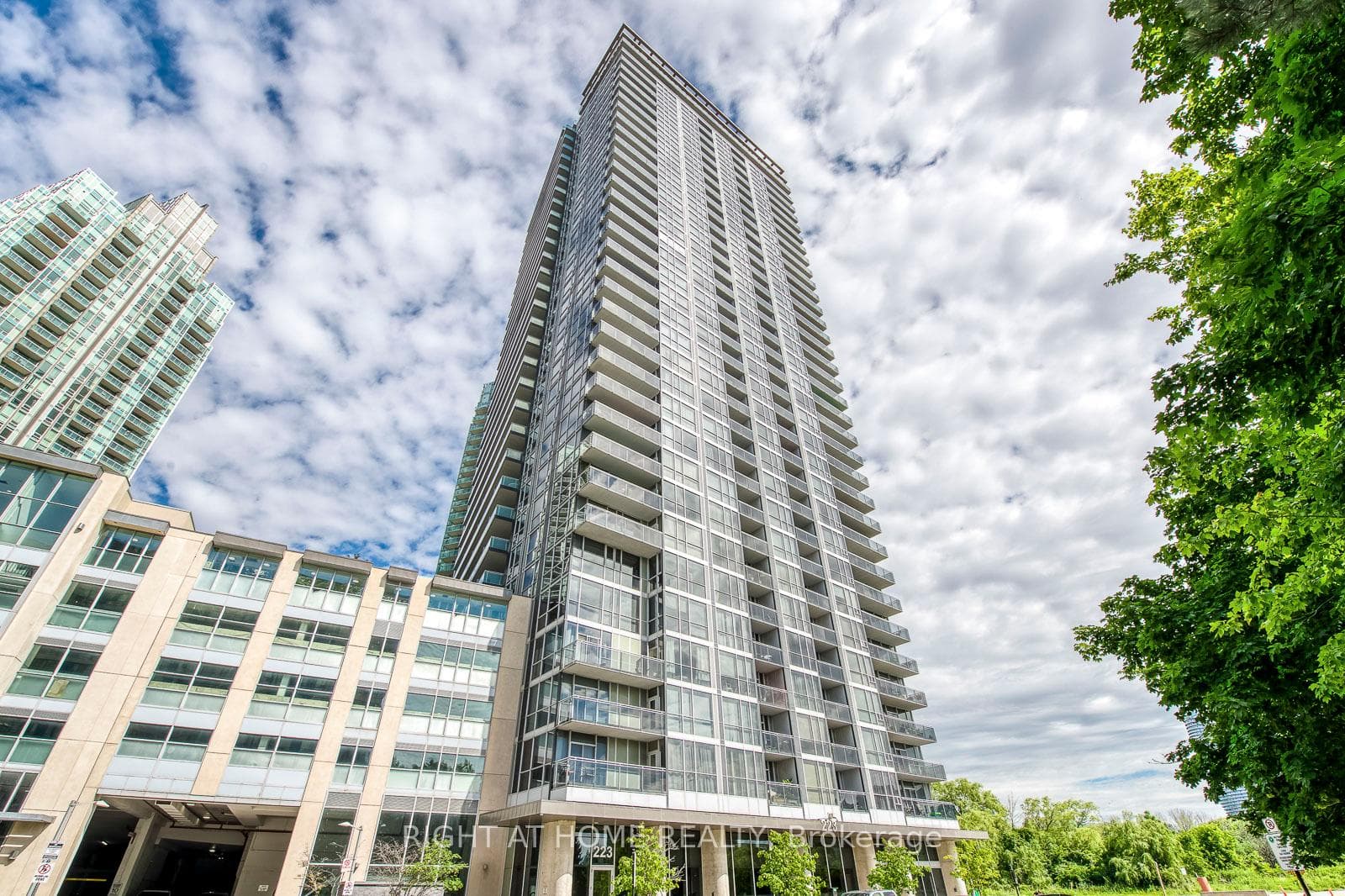 223 Webb Drive Unit 802, Mississauga, ON L5B 0E8 - Photo 1