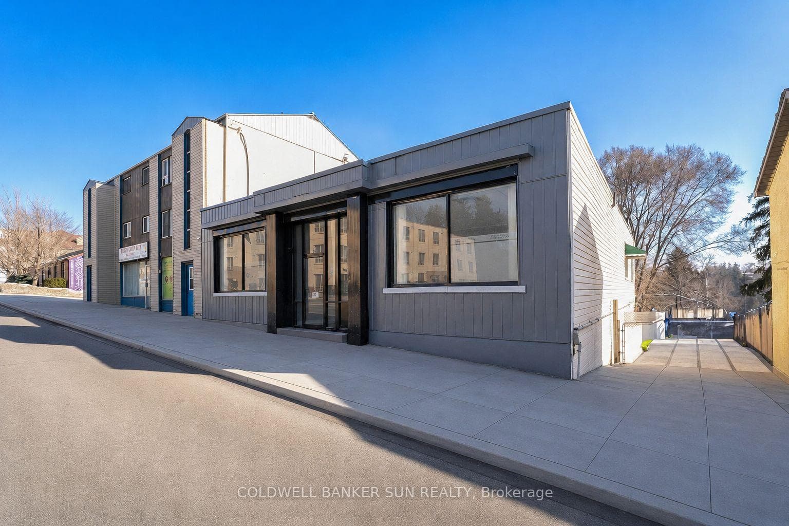 290 Dundas Street, Woodstock