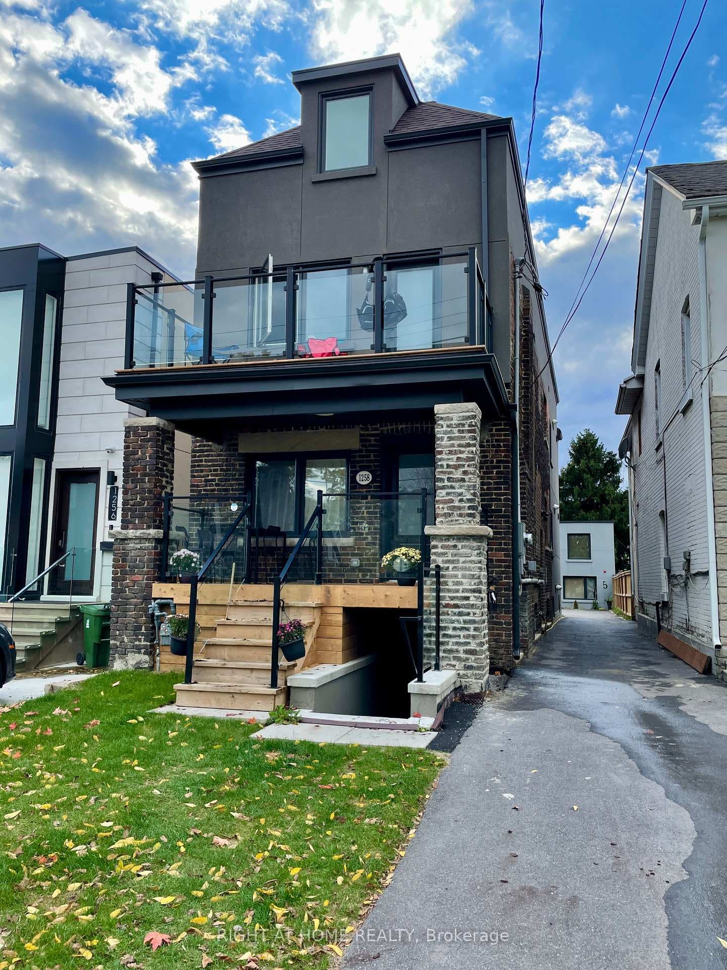 1258 Broadview Avenue Unit 1, Danforth / East York, ON M4K 2T4 - Photo 1