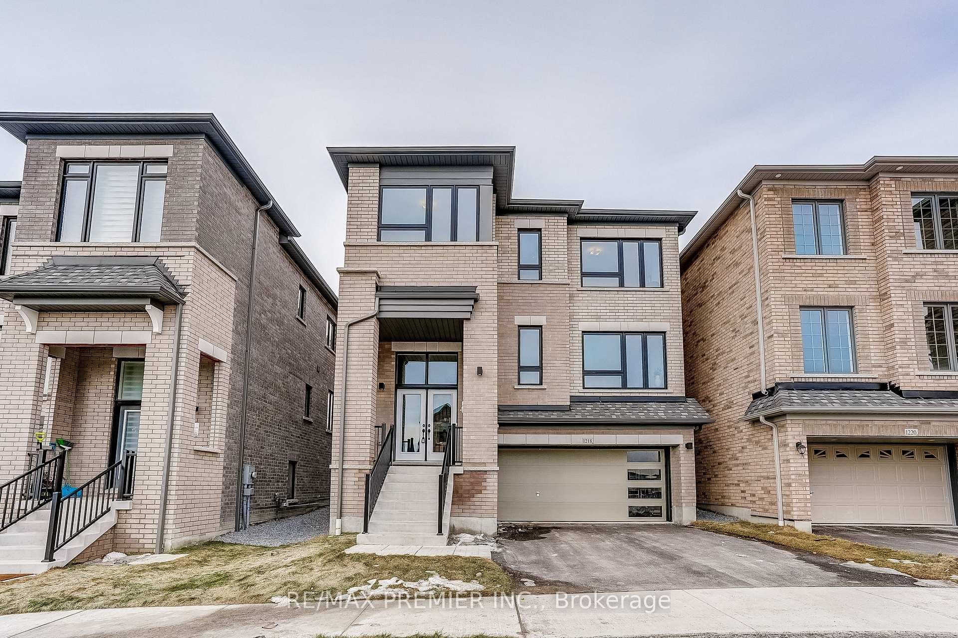 1218 Talisman Manor, Pickering, ON L1X 0R9 - Photo 1