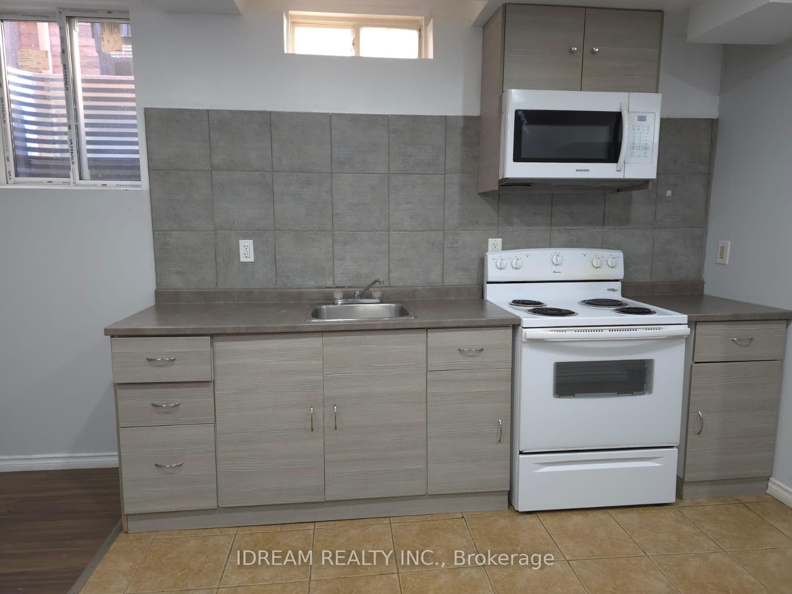 21 Chalkfarm Crescent, Brampton, ON L7A 3V8 - Photo 1