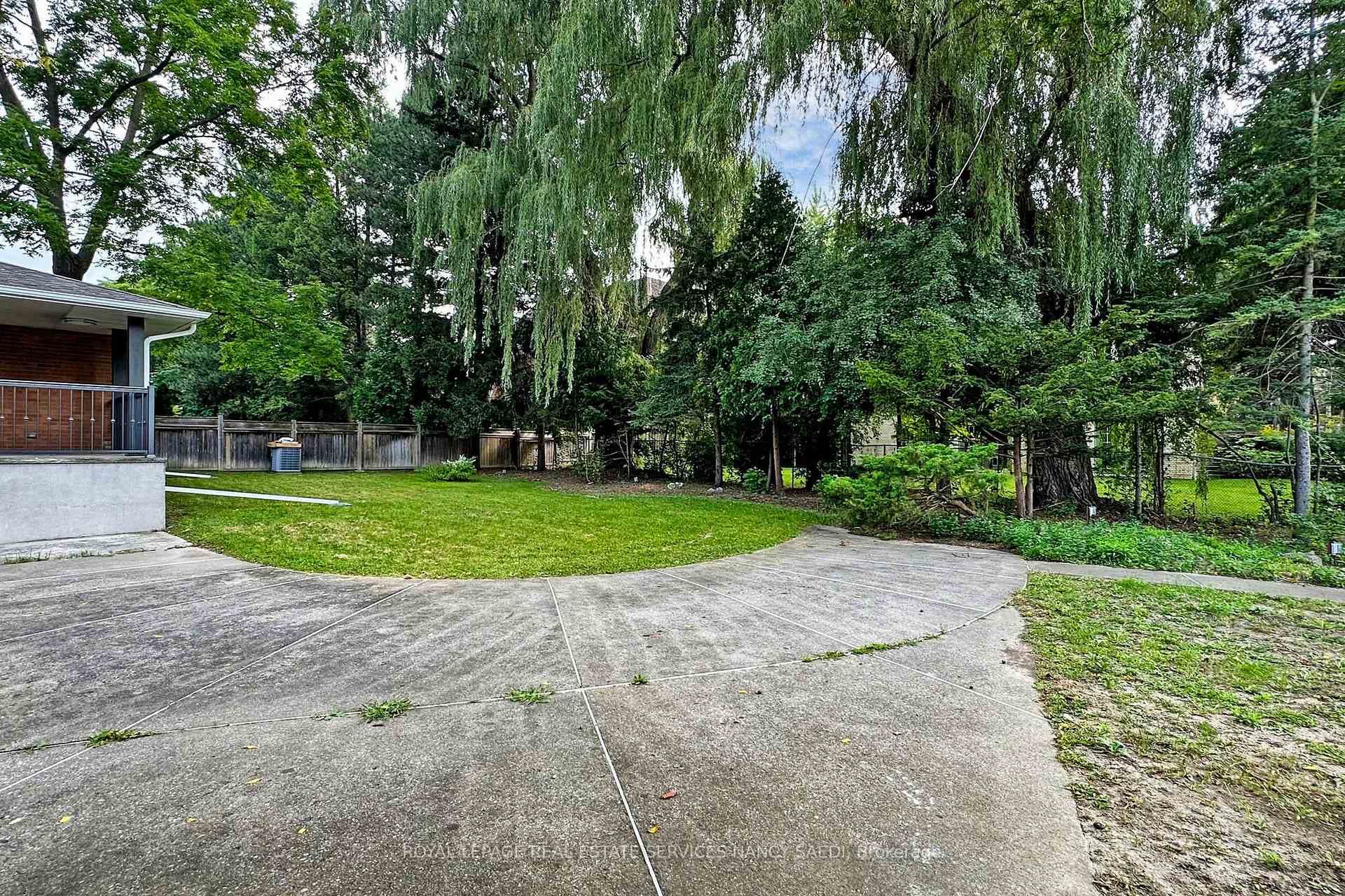 21 Sandfield Road, Don Mills / Parkwoods / Victoria Village, ON M3B 2B5 - Photo 1