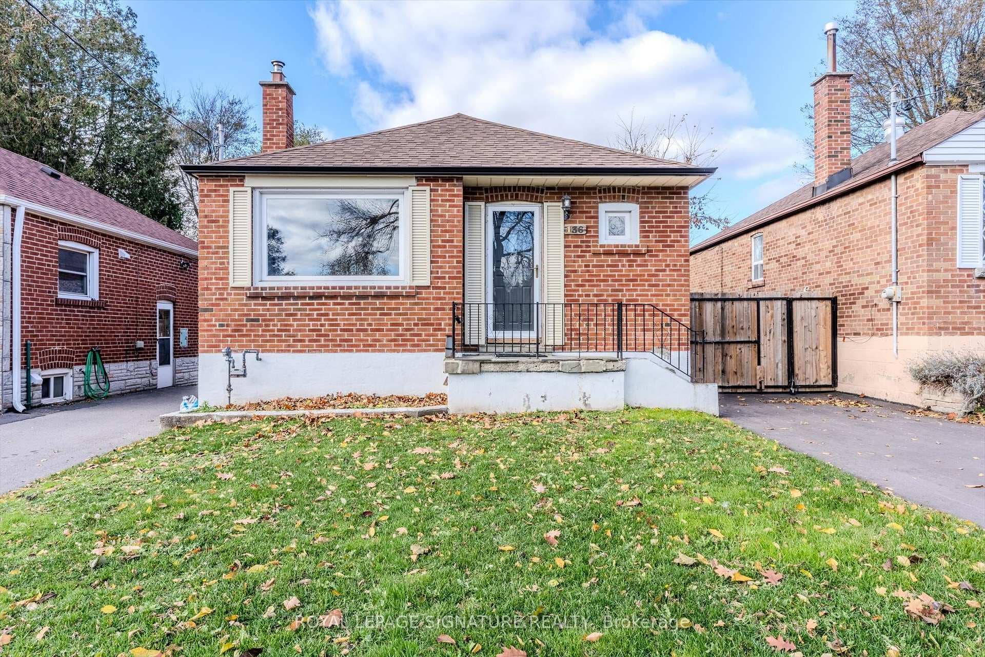 136 Meighen Avenue, Danforth / East York, ON M4B 2H9 - Photo 1