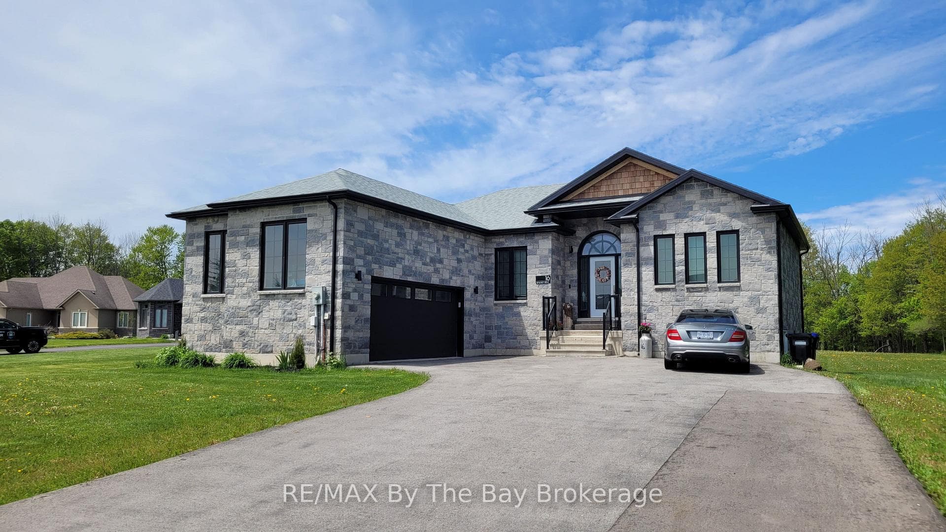 16 Walnut Drive, Wasaga Beach
