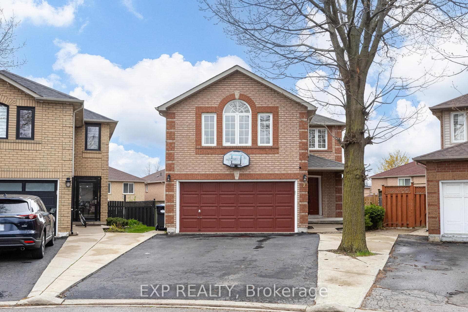 7 Flaming Oak Court, Brampton, ON L6Y 4G5 - Photo 1