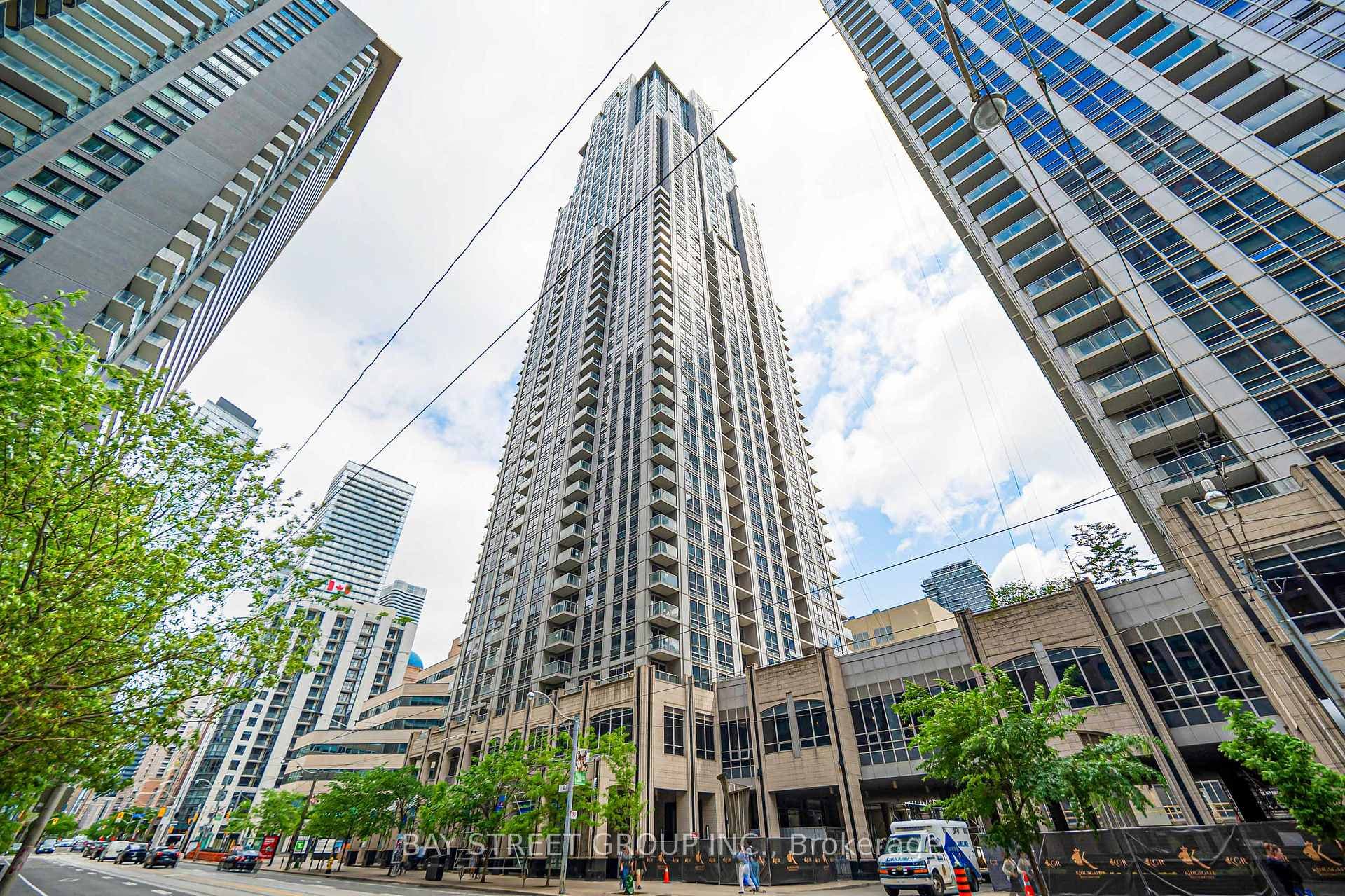 763 Bay Street Unit 4105, Downtown Toronto / Waterfront
