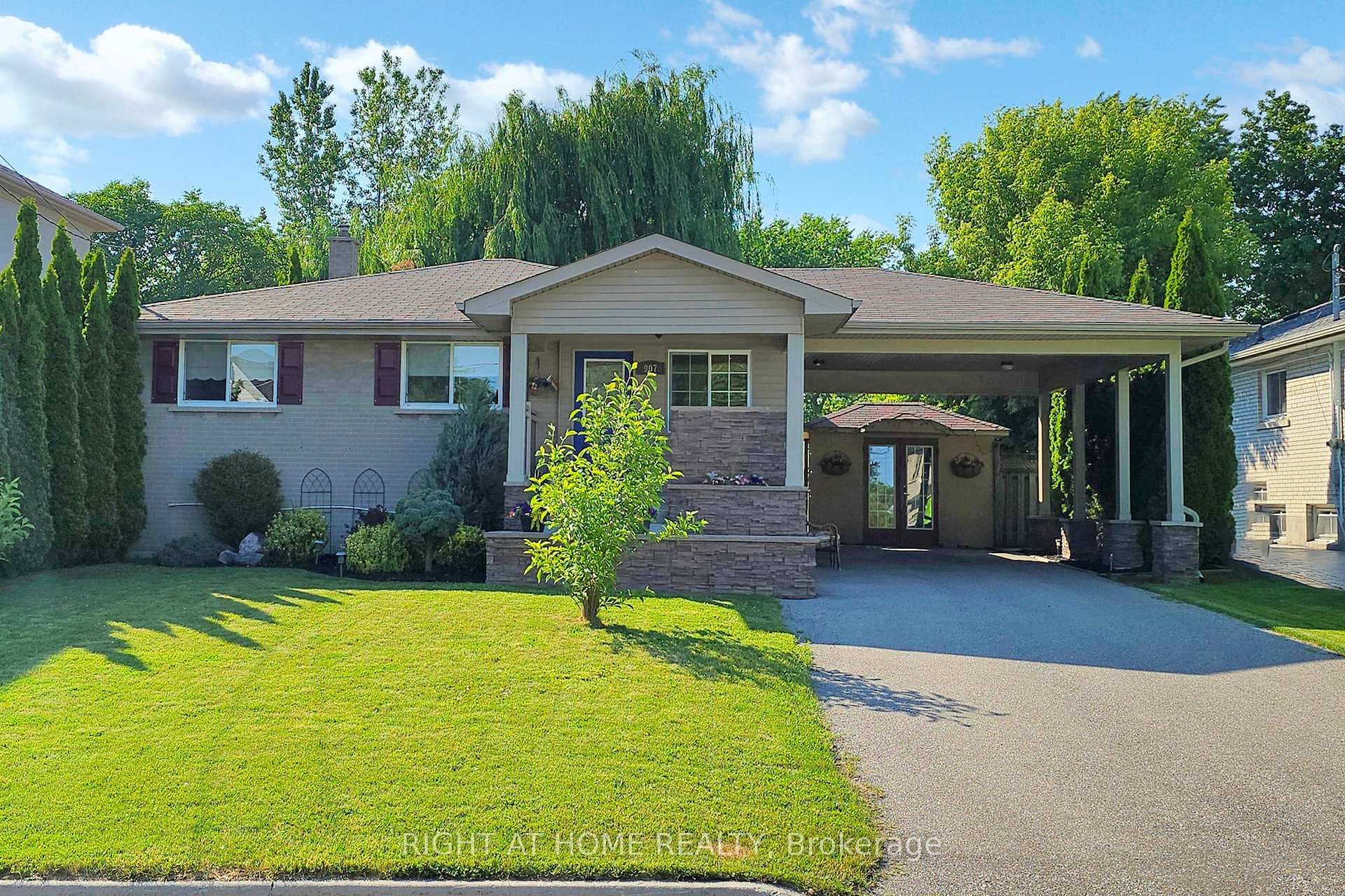 907 Fourth Street, Mississauga, ON L5E 1J8 - Photo 1